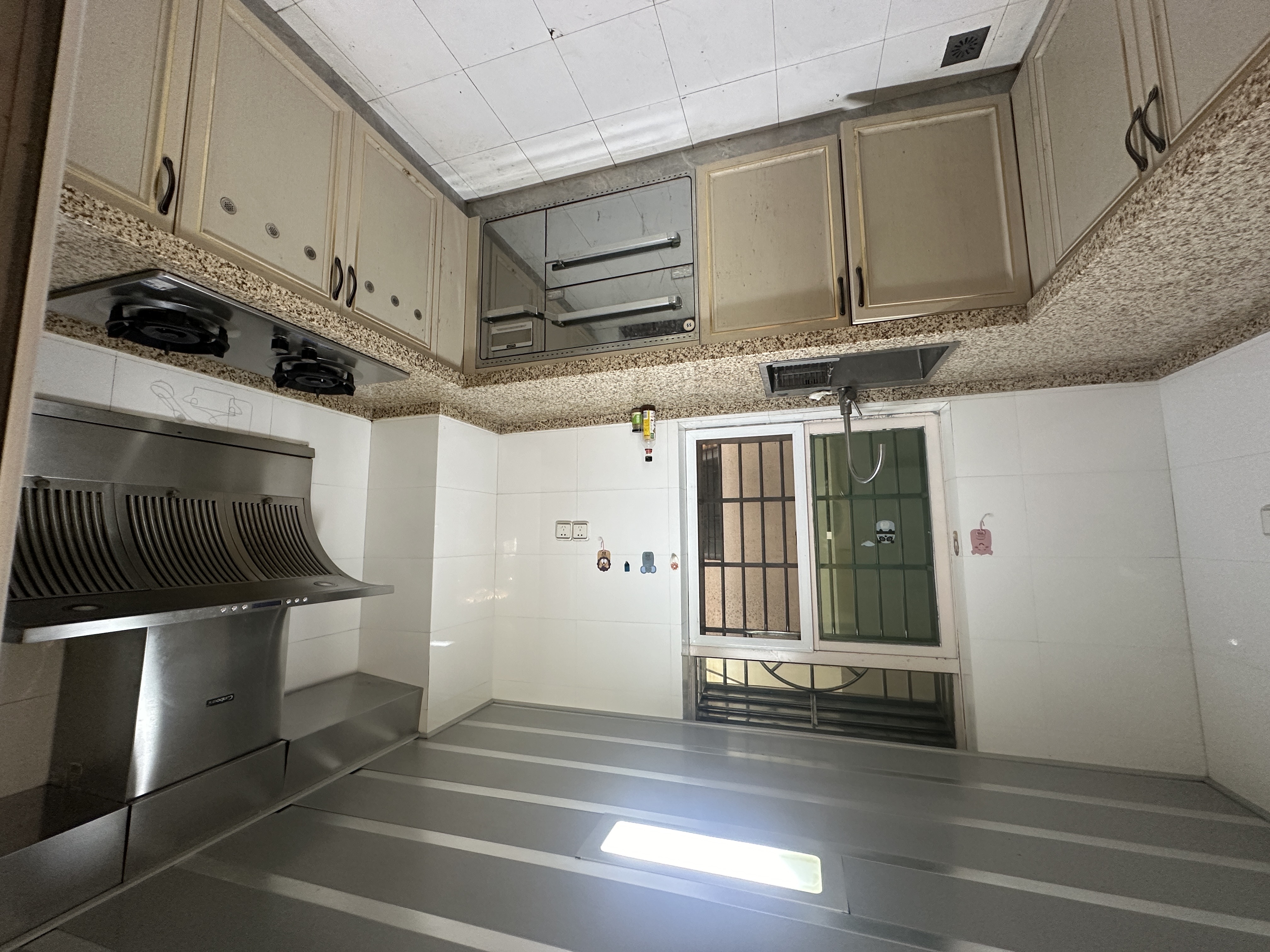 置地花园 4室2厅2卫 235.0万 置地花园 4室2厅2卫 235.0万客厅