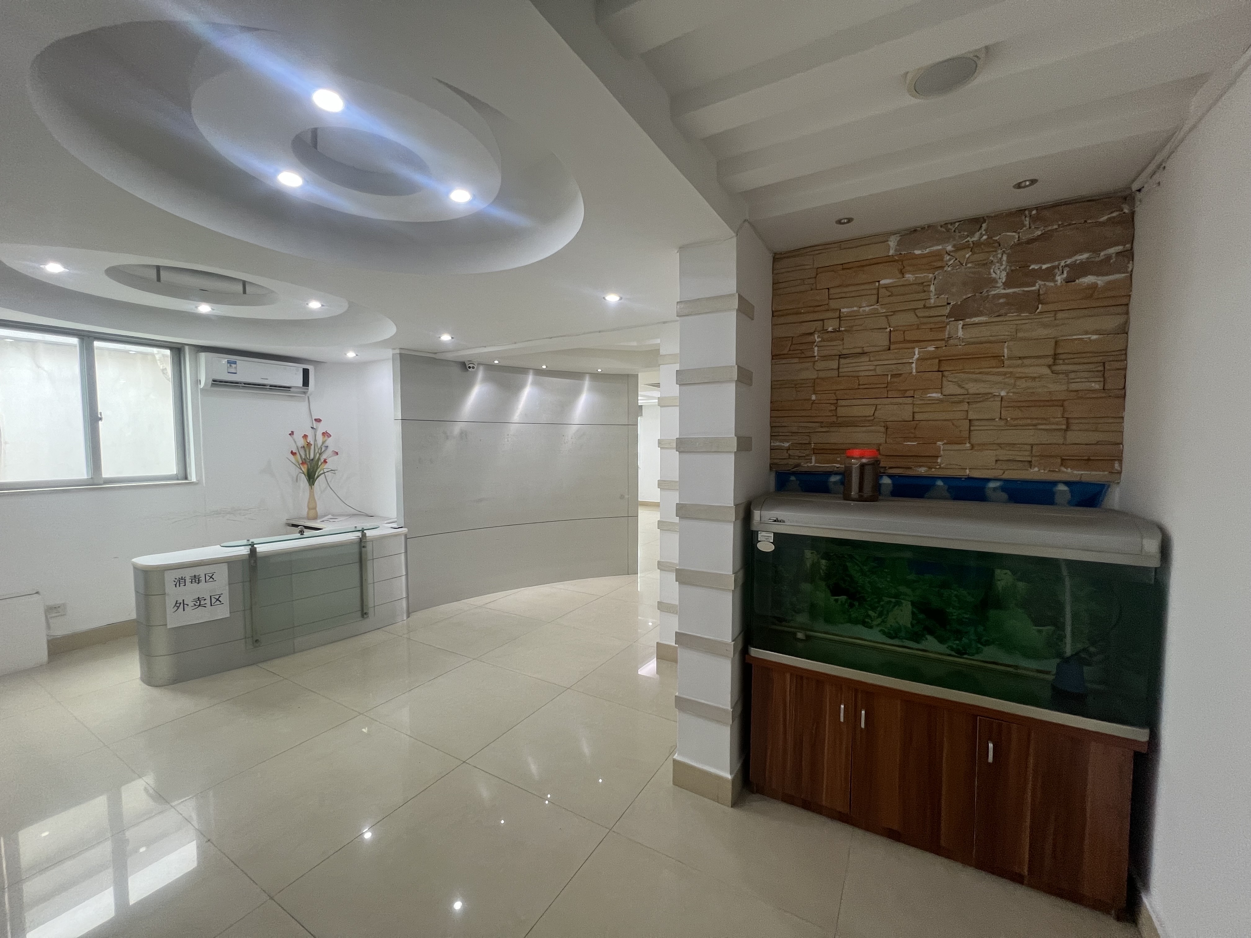 富豪大厦(富豪花园) 3室2厅2卫 150.0万 富豪大厦(富豪花园) 3室2厅2卫 150.0万客厅