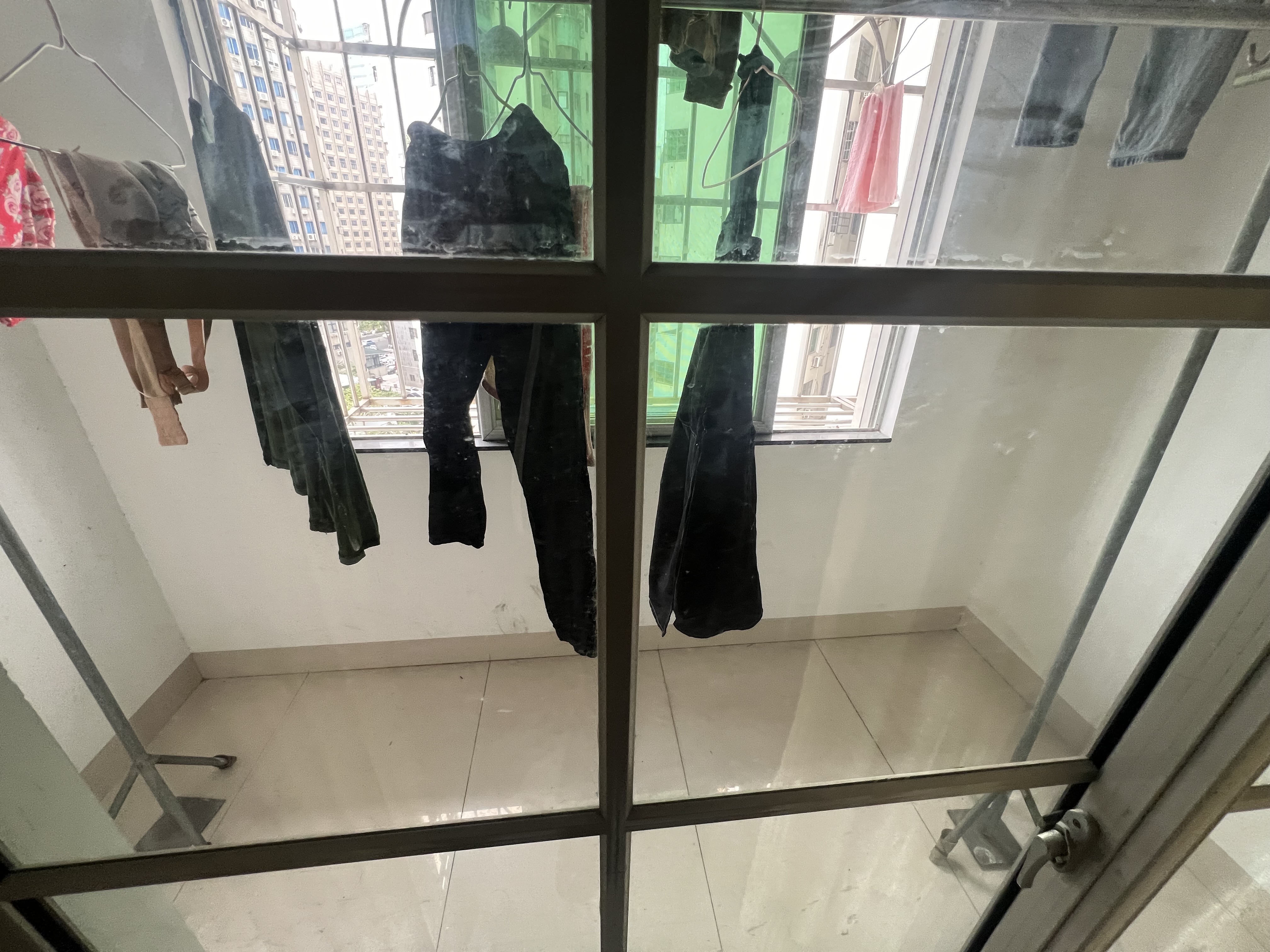 富豪大厦(富豪花园) 3室2厅1卫 130.0万 富豪大厦(富豪花园) 3室2厅1卫 130.0万客厅