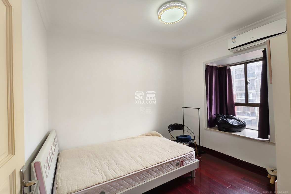 庐山恋 3室2厅1卫 2000.0元/月 庐山恋 3室2厅1卫 2000.0元/月室内图