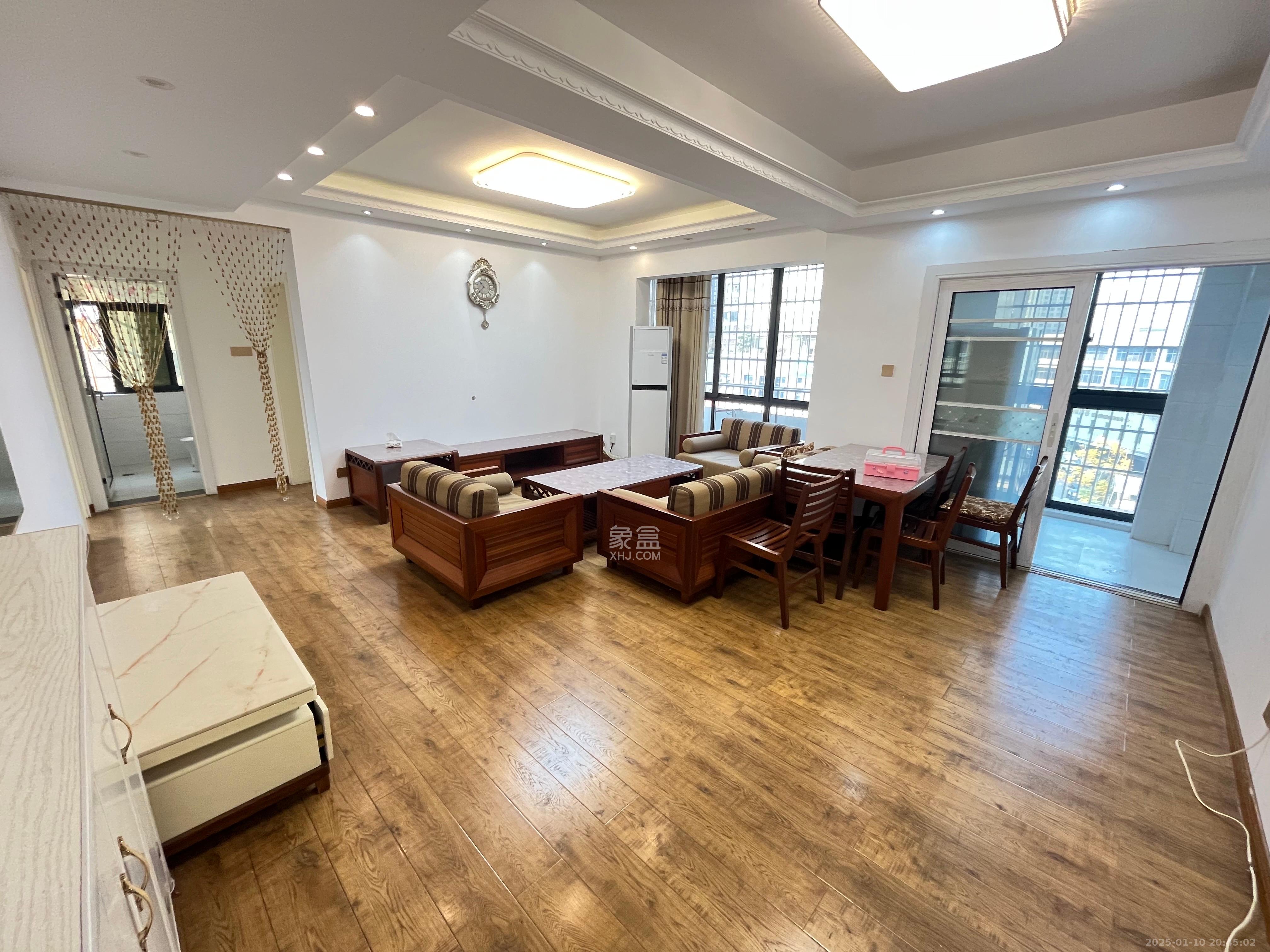 佳辉丽景鑫城  3室2厅2卫    3800.0元/月 佳辉丽景鑫城  3室2厅2卫    3800.0元/月