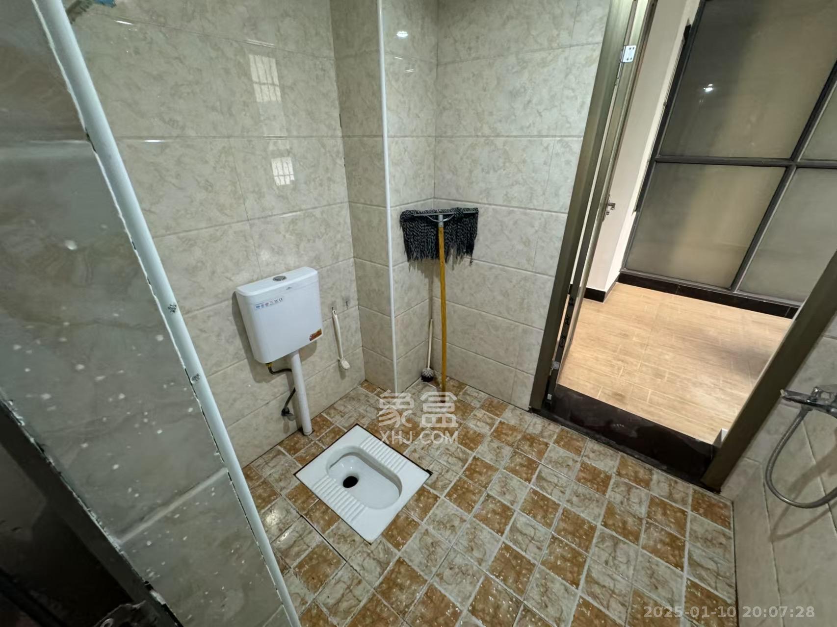 江河东澜湾 3室2厅1卫 2300.0元/月 江河东澜湾 3室2厅1卫 2300.0元/月室内图