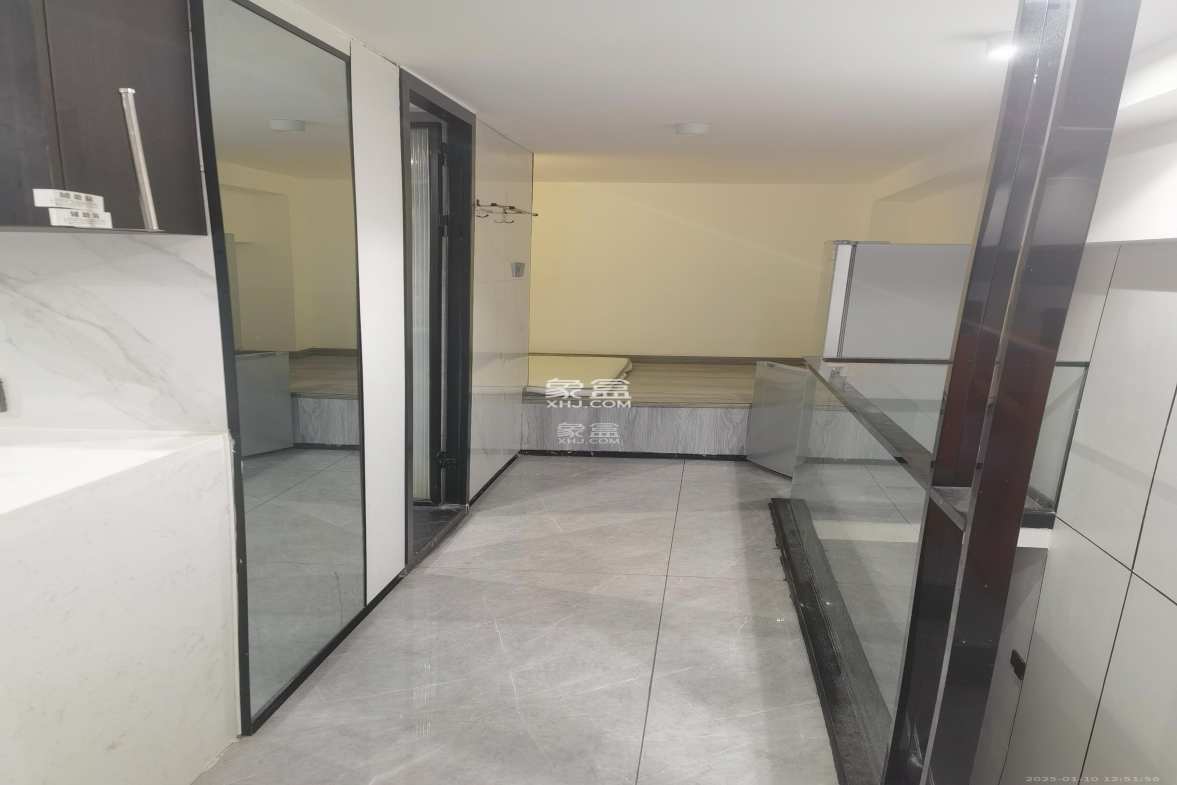 龙湖新壹城 1室0厅0卫 1550.0元/月 龙湖新壹城 1室0厅0卫 1550.0元/月室内图