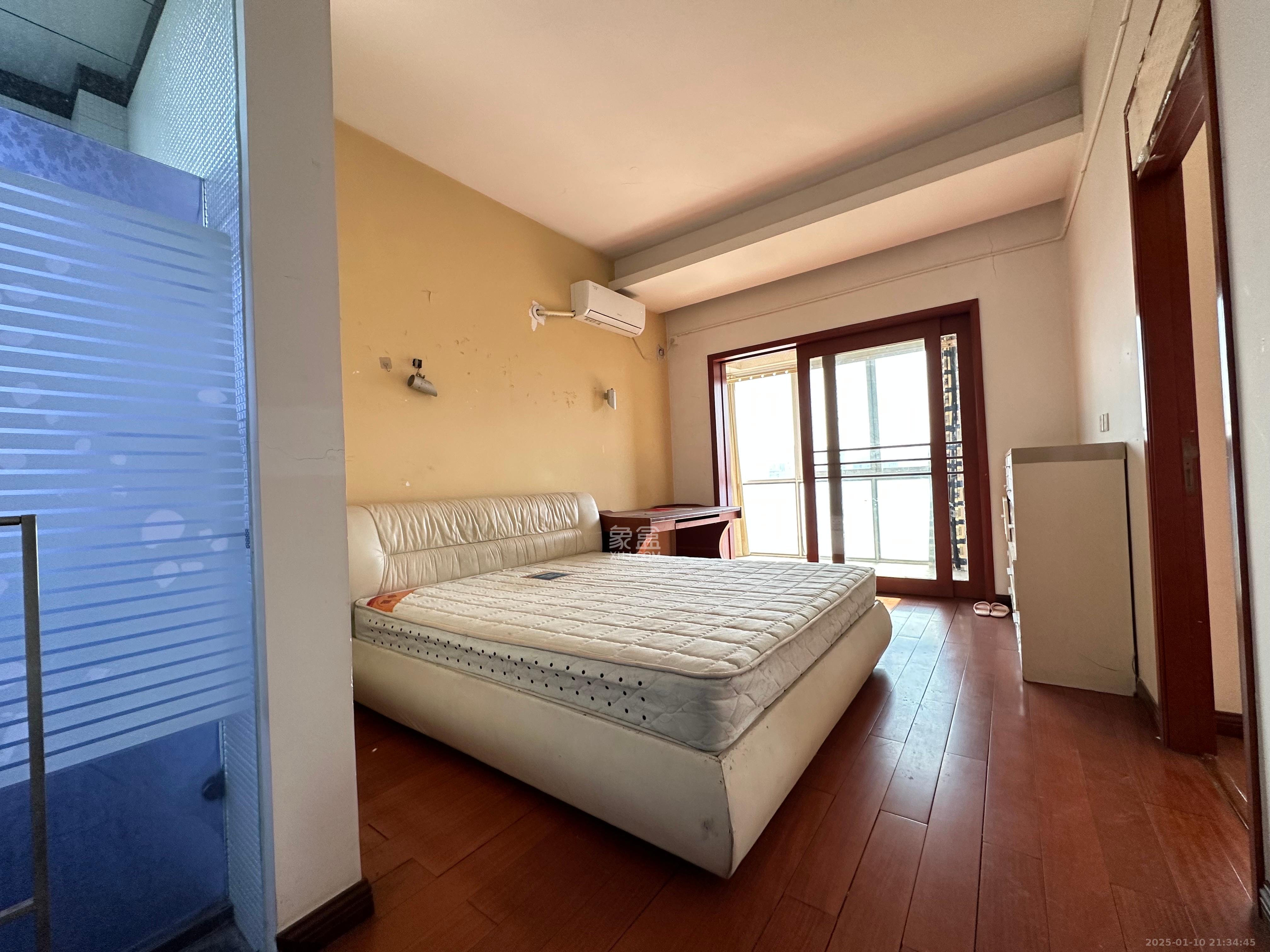 湖南省体育局单位宿舍(省体总会宿舍) 4室2厅2卫 5300.0元/月 湖南省体育局单位宿舍(省体总会宿舍) 4室2厅2卫 5300.0元/月室内图