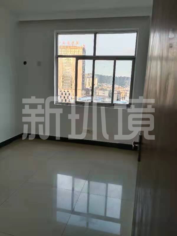 宏力大厦(宏历商业广场) 4室2厅2卫 60.0万 宏力大厦(宏历商业广场) 4室2厅2卫 60.0万客厅