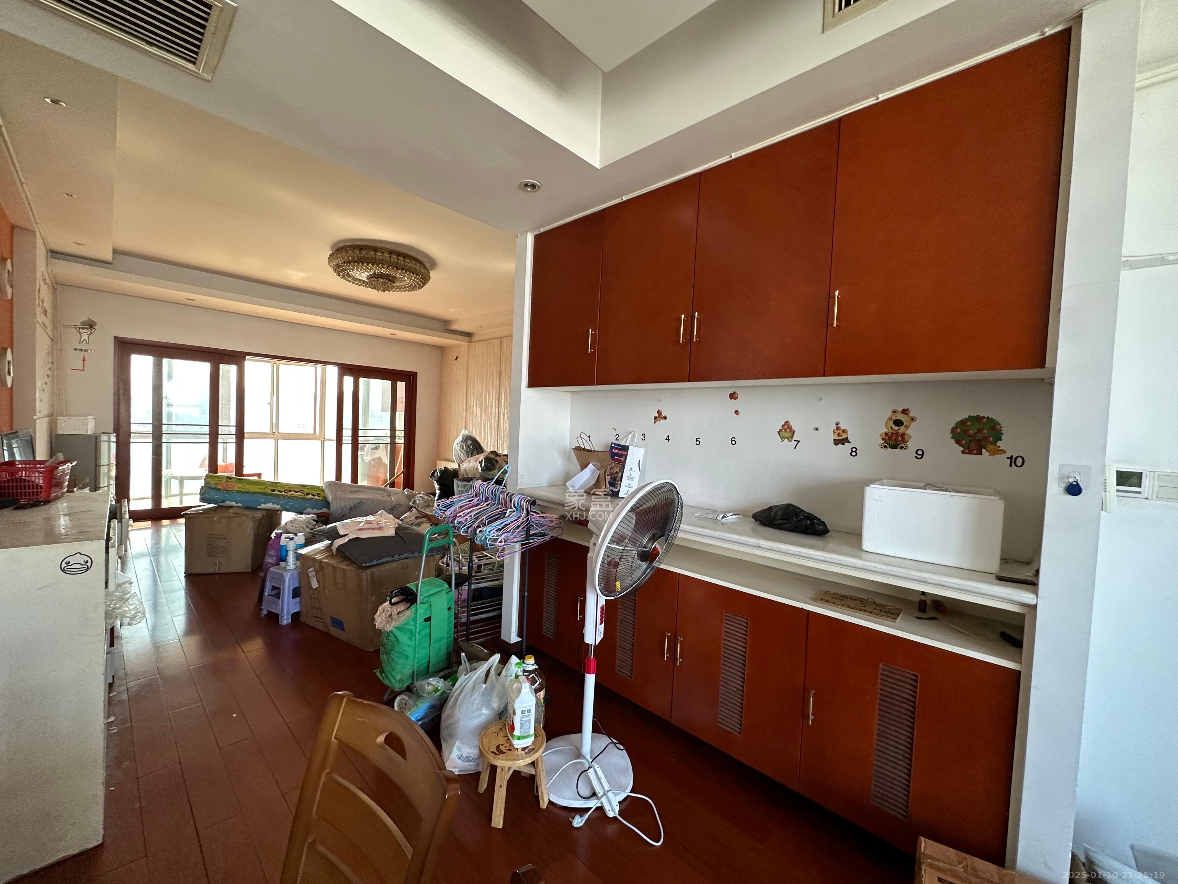 湖南省体育局单位宿舍(省体总会宿舍) 4室2厅2卫 5300.0元/月 湖南省体育局单位宿舍(省体总会宿舍) 4室2厅2卫 5300.0元/月室内图