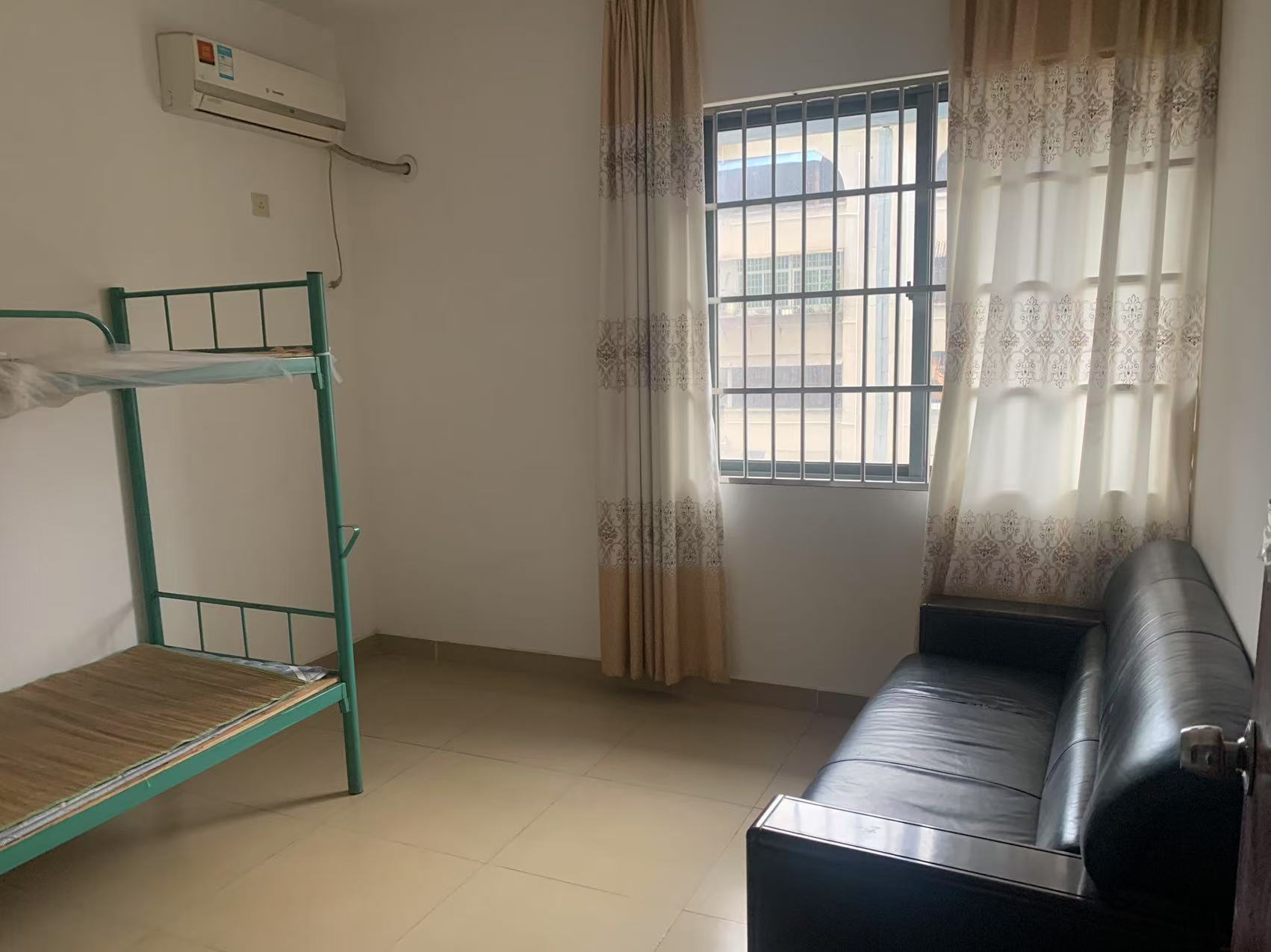 金海广场 4室2厅2卫 3300.0元/月 金海广场 4室2厅2卫 3300.0元/月室内图