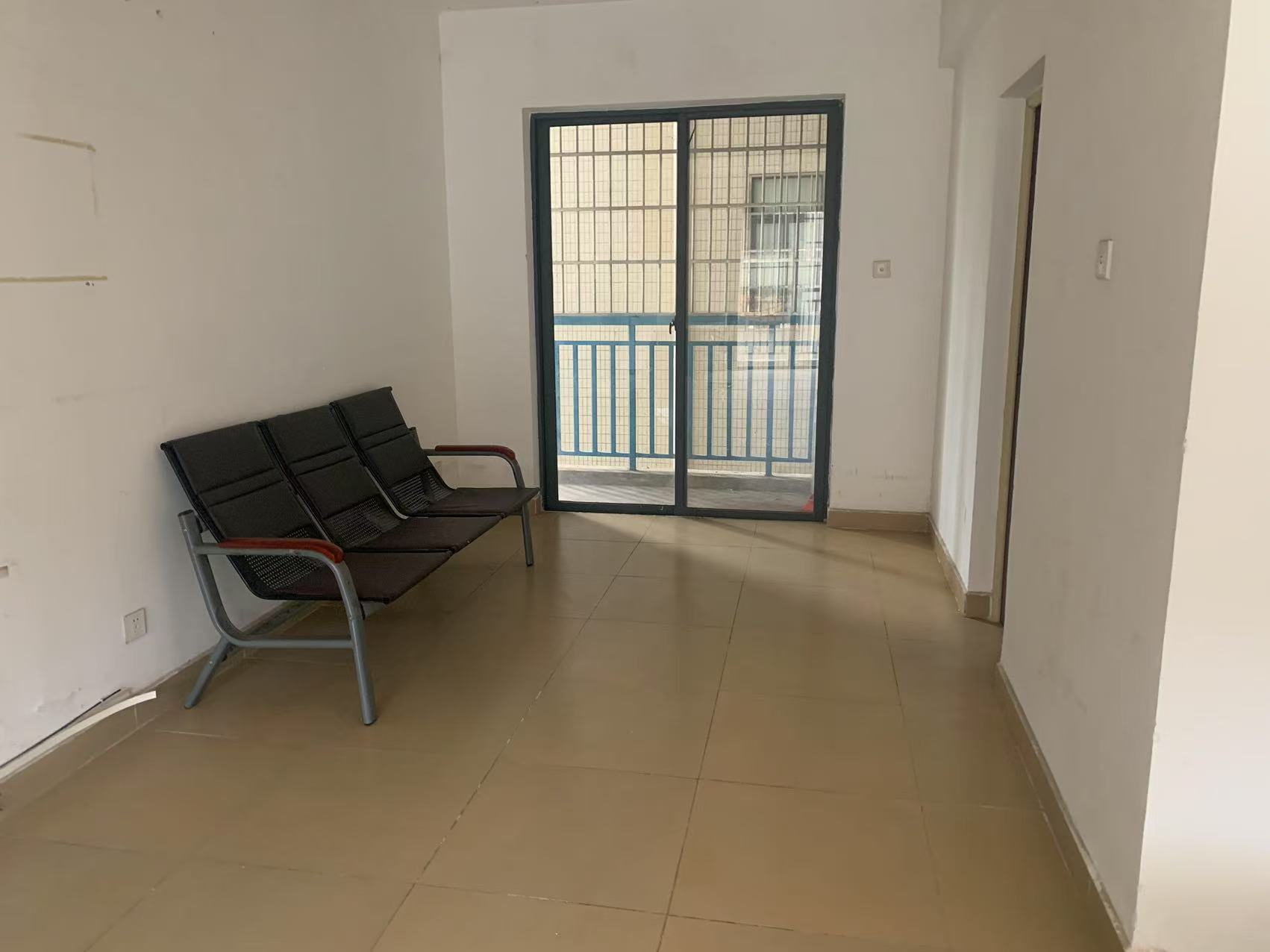 金海广场 4室2厅2卫 3300.0元/月 金海广场 4室2厅2卫 3300.0元/月室内图