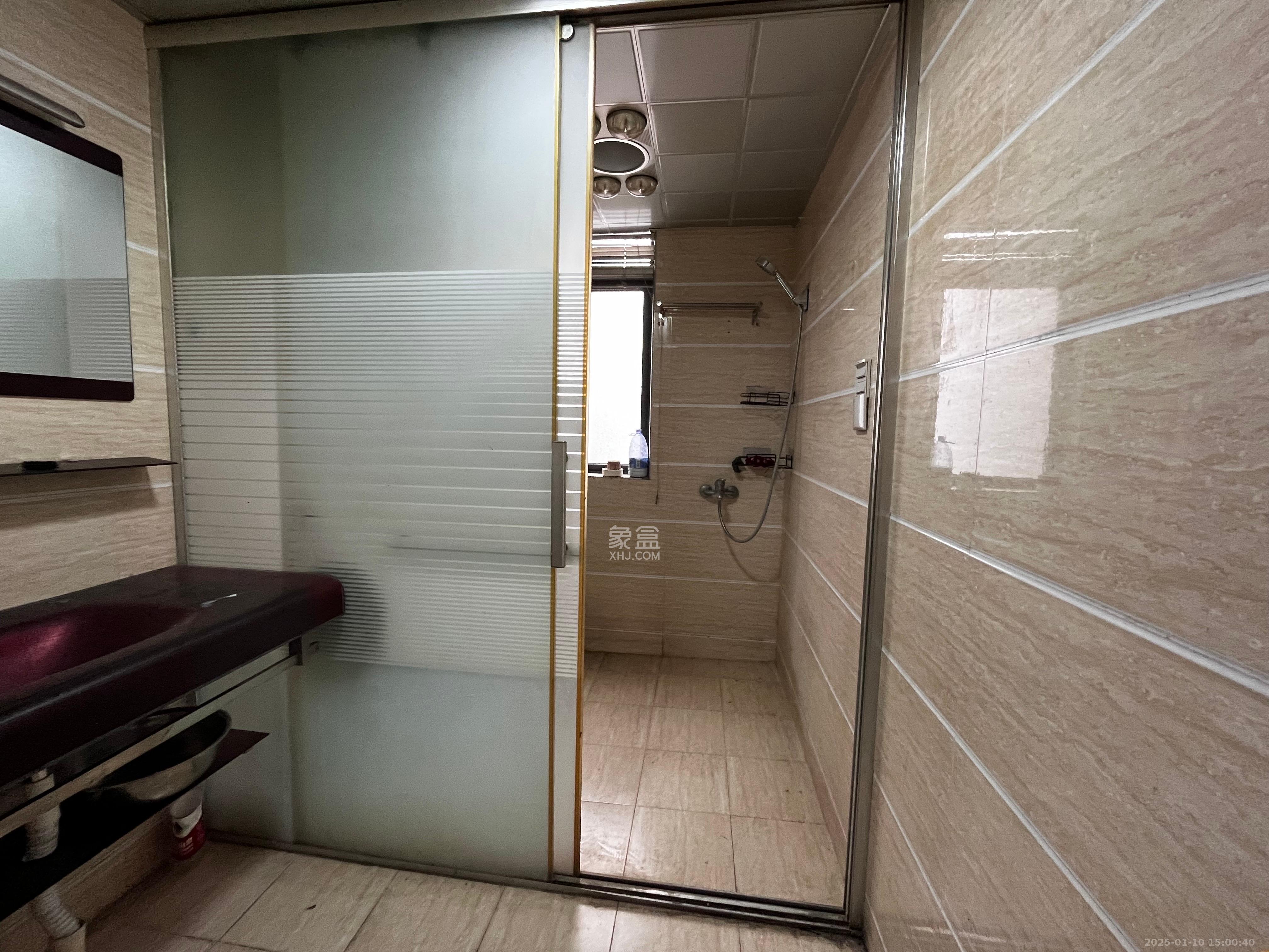 金领家族  3室1厅1卫    2600.0元/月 金领家族  3室1厅1卫    2600.0元/月室内图