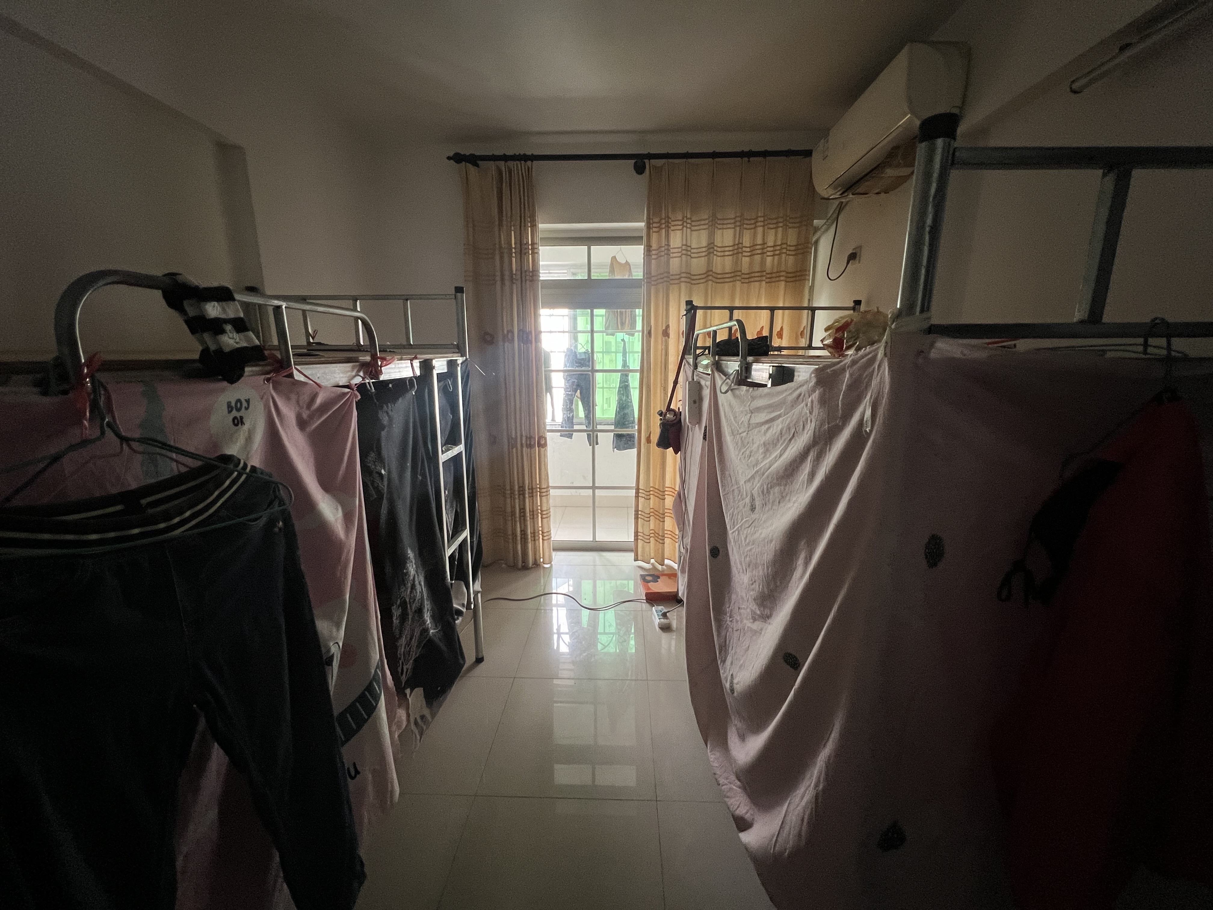 富豪大厦(富豪花园) 3室2厅1卫 130.0万 富豪大厦(富豪花园) 3室2厅1卫 130.0万客厅