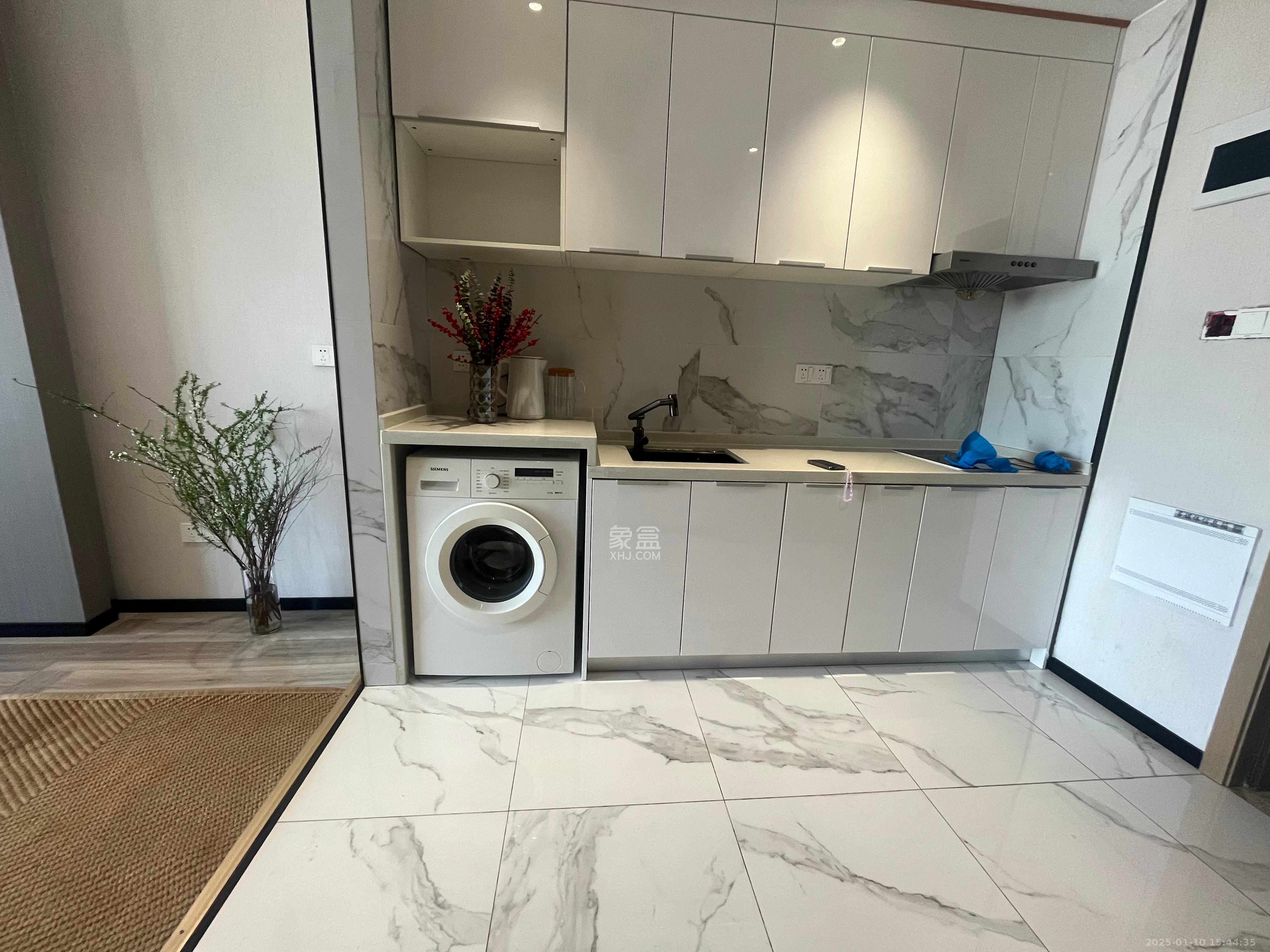 世茂铂曼 1室1厅1卫 2600.0元/月 世茂铂曼 1室1厅1卫 2600.0元/月室内图