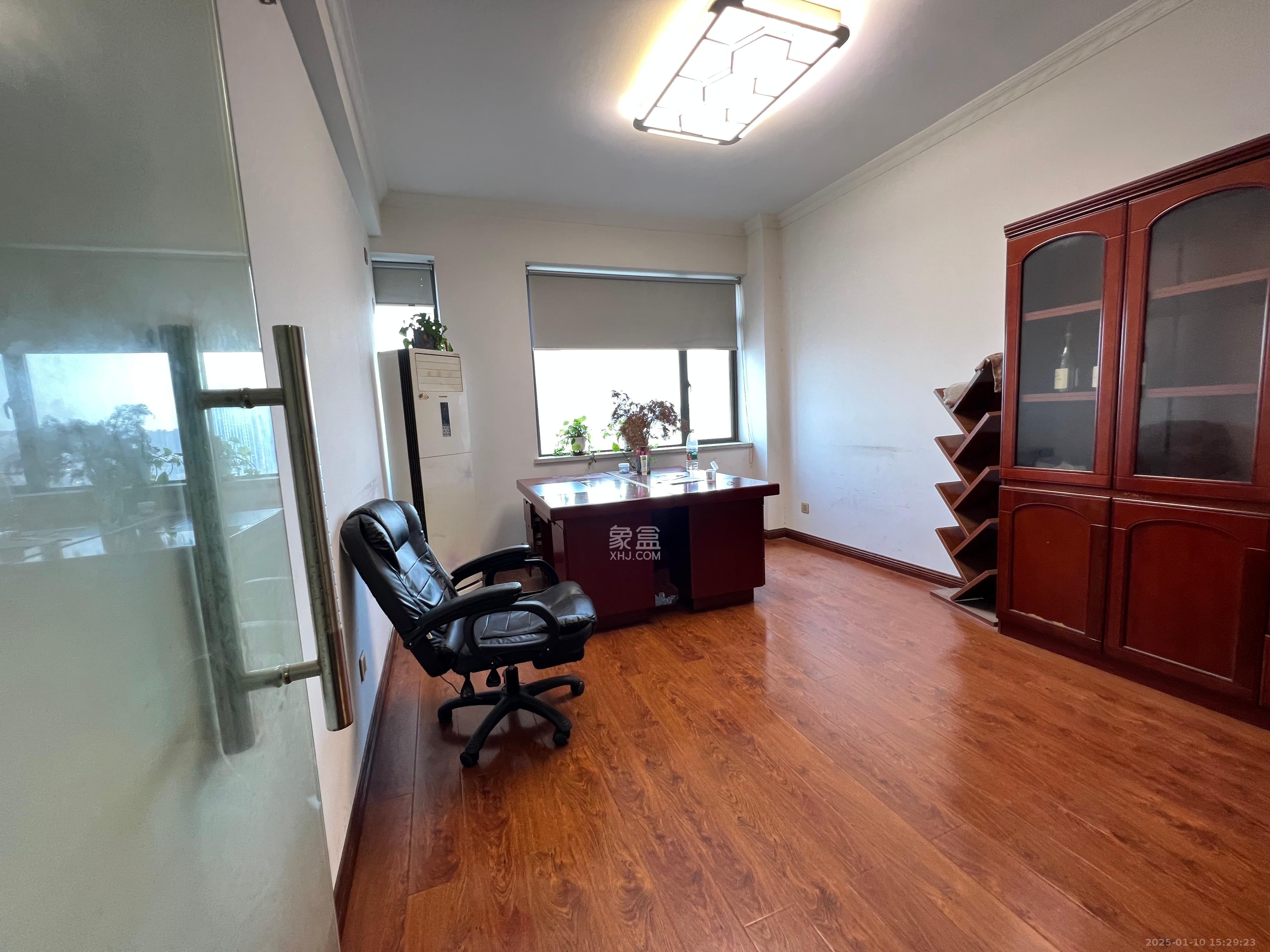 长房中庭国际(东郡华蓉广场) 2室2厅1卫 2600.0元/月 长房中庭国际(东郡华蓉广场) 2室2厅1卫 2600.0元/月室内图