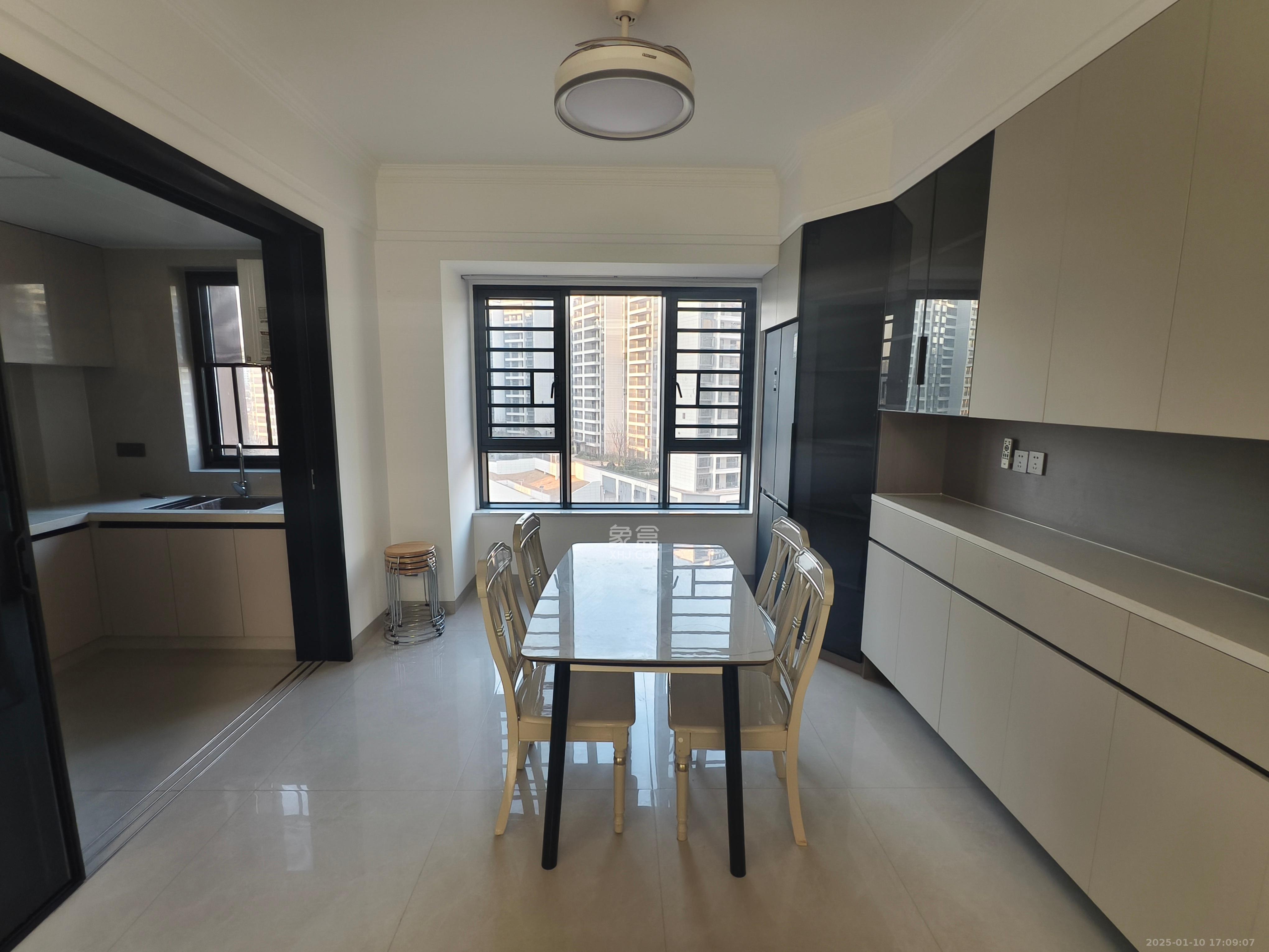 蓝光雍锦半岛 3室2厅2卫 3400.0元/月 蓝光雍锦半岛 3室2厅2卫 3400.0元/月室内图