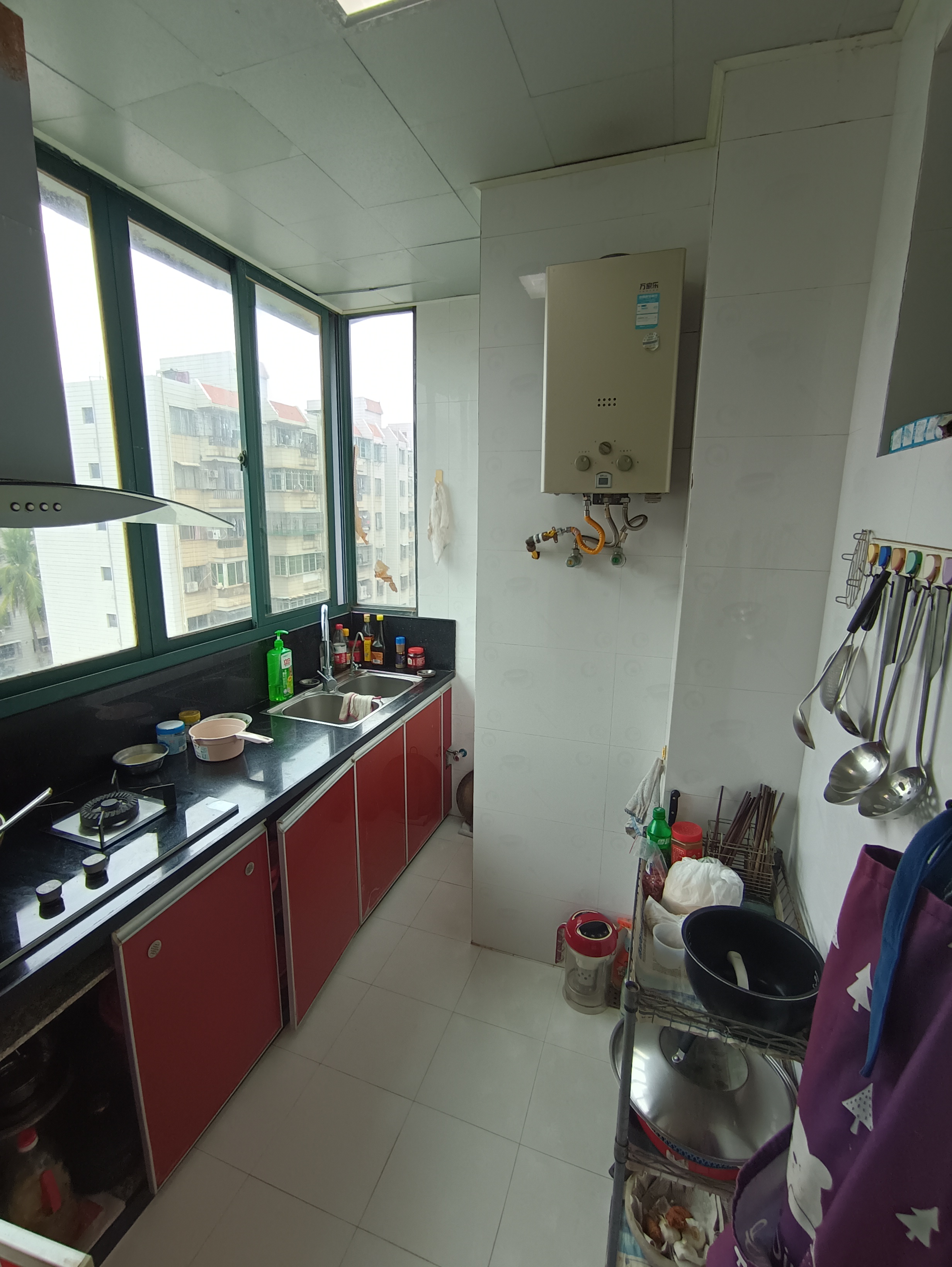 金海雅苑 4室2厅3卫 165.0万 金海雅苑 4室2厅3卫 165.0万厨房