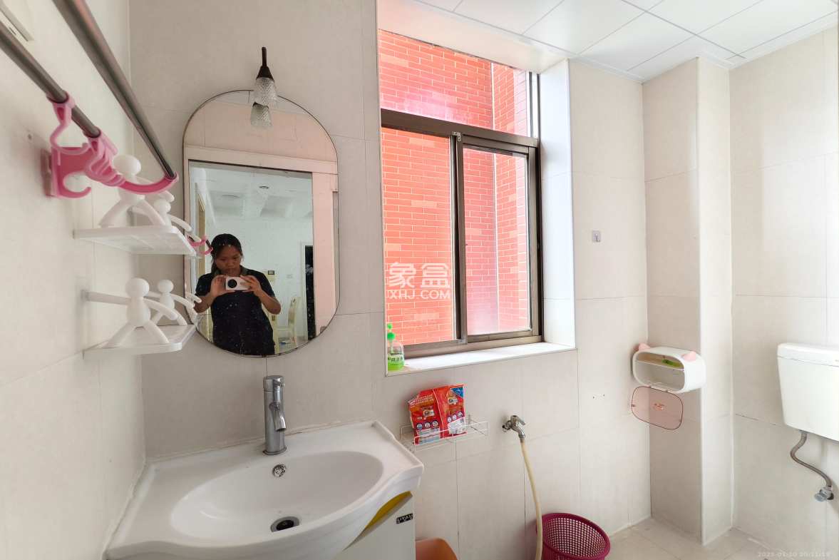 庐山恋 3室2厅1卫 2000.0元/月 庐山恋 3室2厅1卫 2000.0元/月室内图