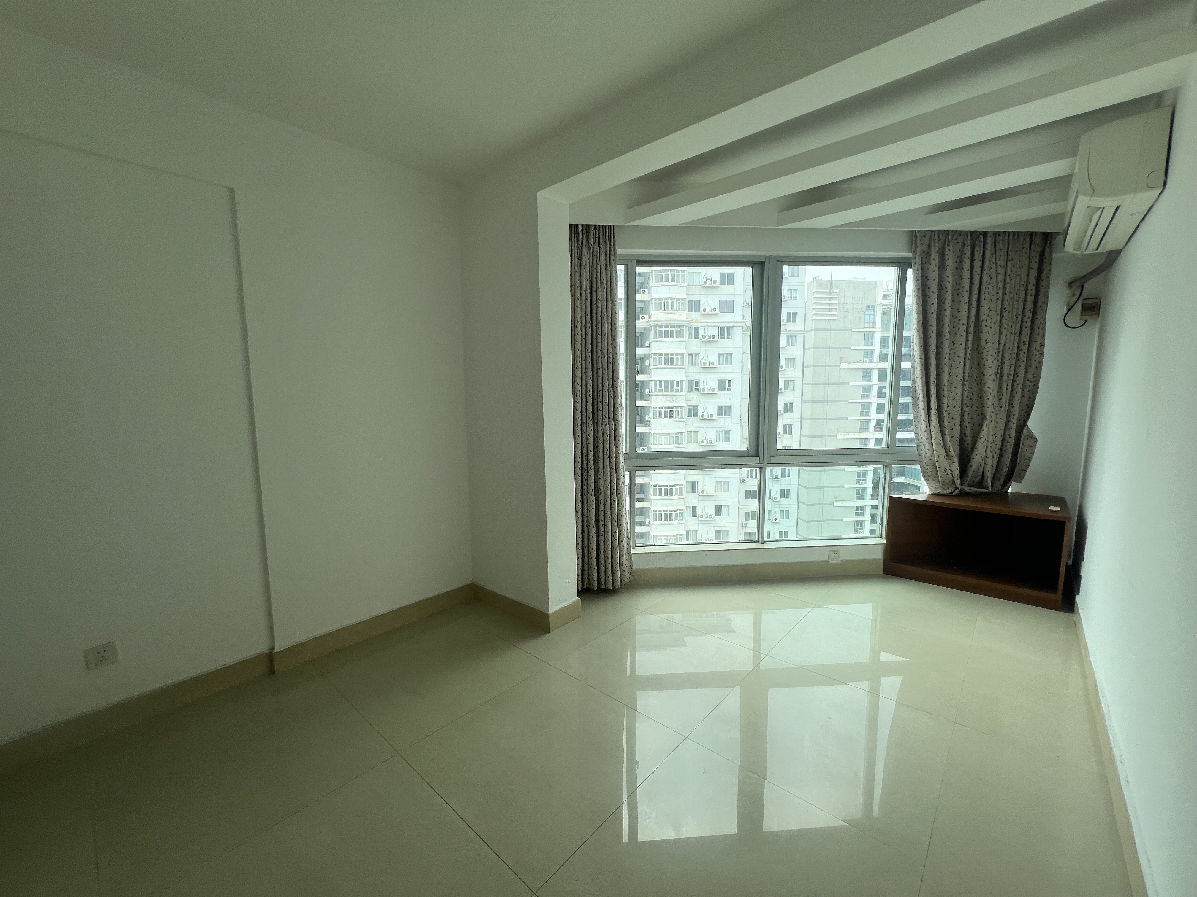 富豪大厦(富豪花园) 3室2厅2卫 147.0万 富豪大厦(富豪花园) 3室2厅2卫 147.0万客厅