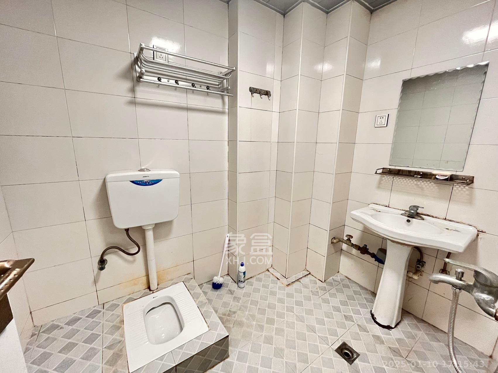 观湖公寓  1室1厅1卫    1800.0元/月 观湖公寓  1室1厅1卫    1800.0元/月室内图