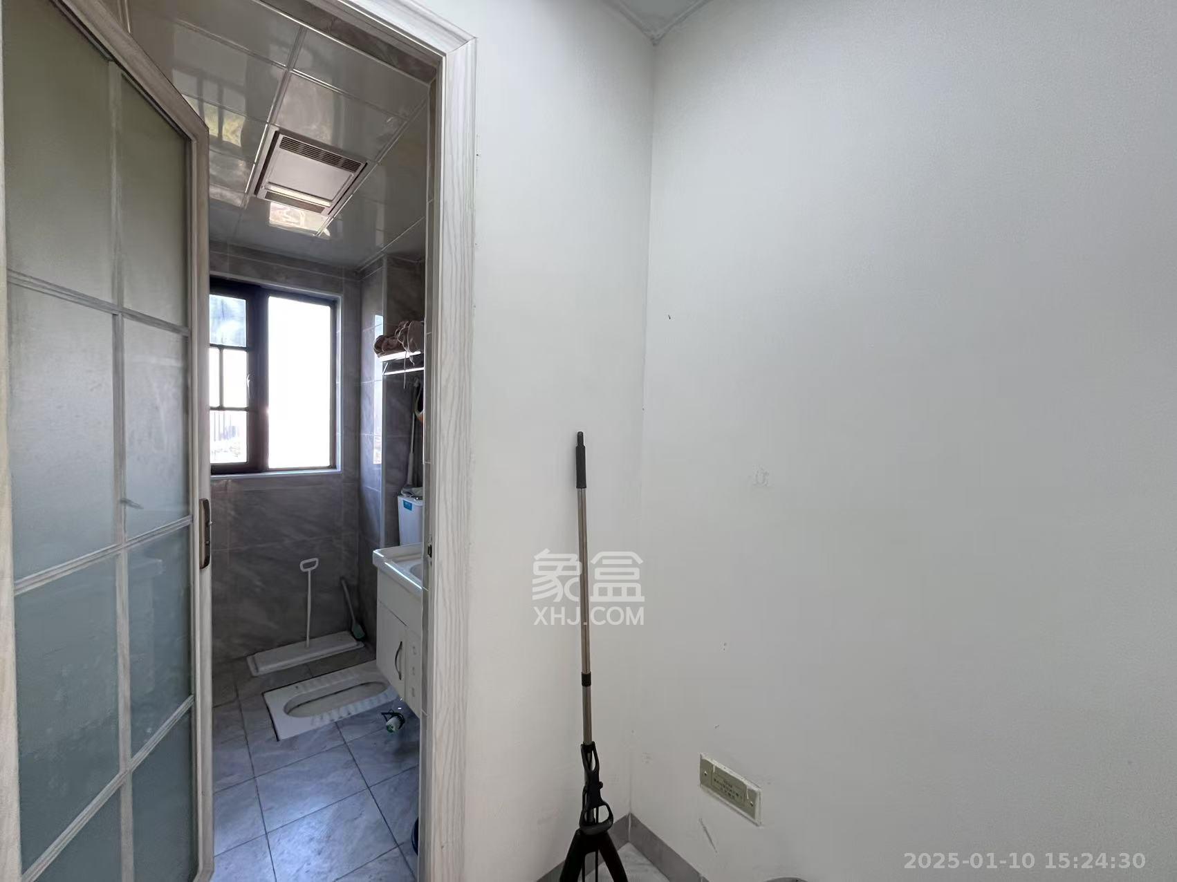 荣盛花语书苑 3室2厅2卫 3200.0元/月 荣盛花语书苑 3室2厅2卫 3200.0元/月室内图