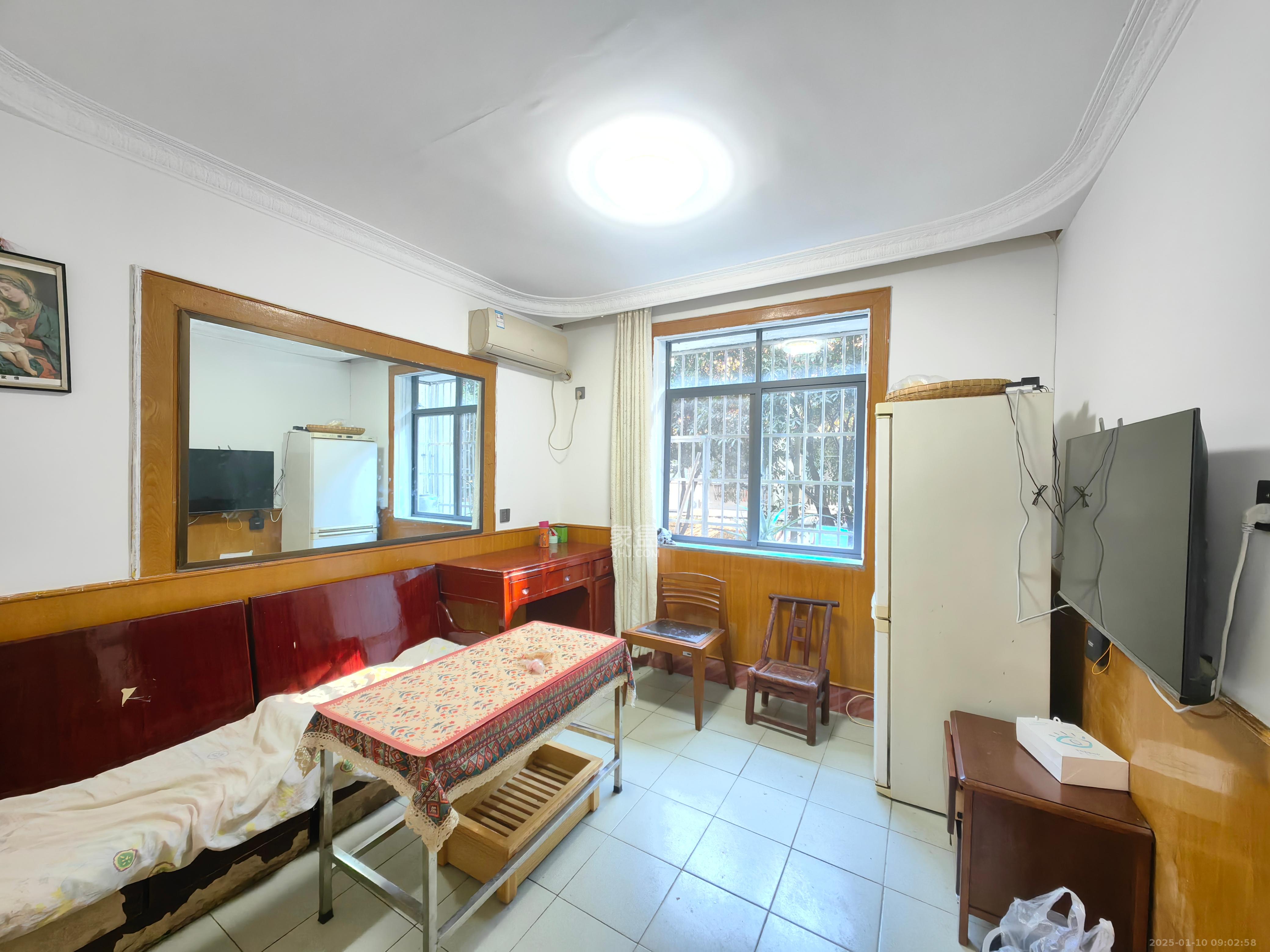 逸苑小区(农大教工宿舍)  2室2厅1卫    1350.0元/月 逸苑小区(农大教工宿舍)  2室2厅1卫    1350.0元/月室内图