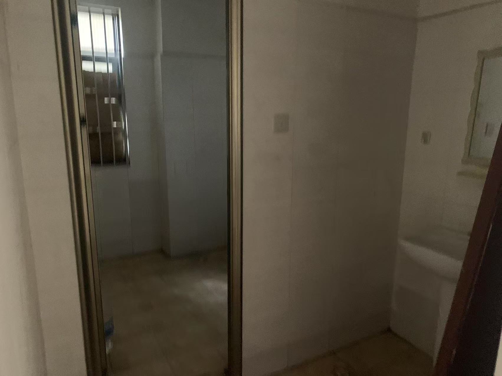 金海广场 4室2厅2卫 3300.0元/月 金海广场 4室2厅2卫 3300.0元/月室内图