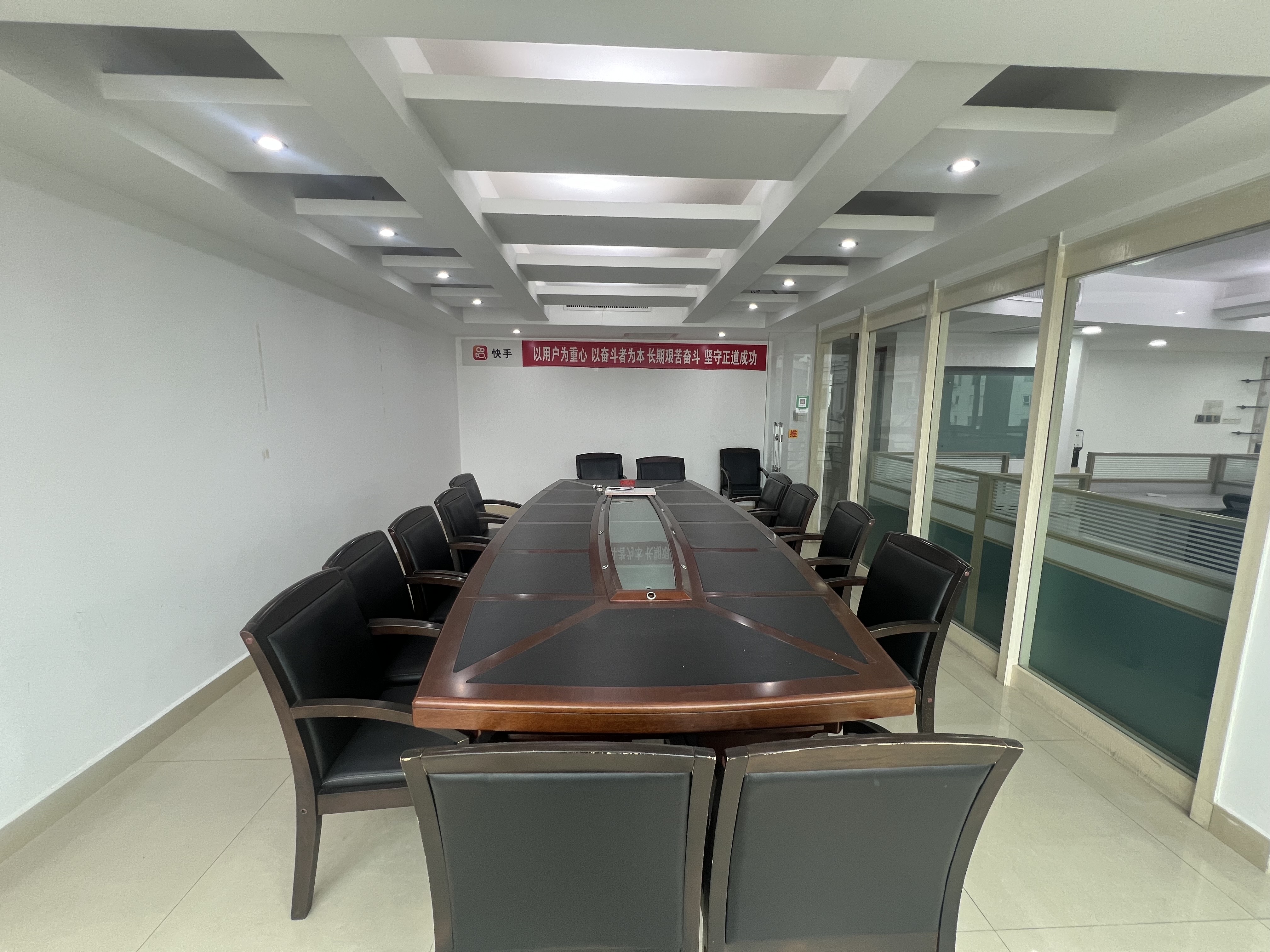 富豪大厦(富豪花园) 3室2厅2卫 147.0万 富豪大厦(富豪花园) 3室2厅2卫 147.0万客厅