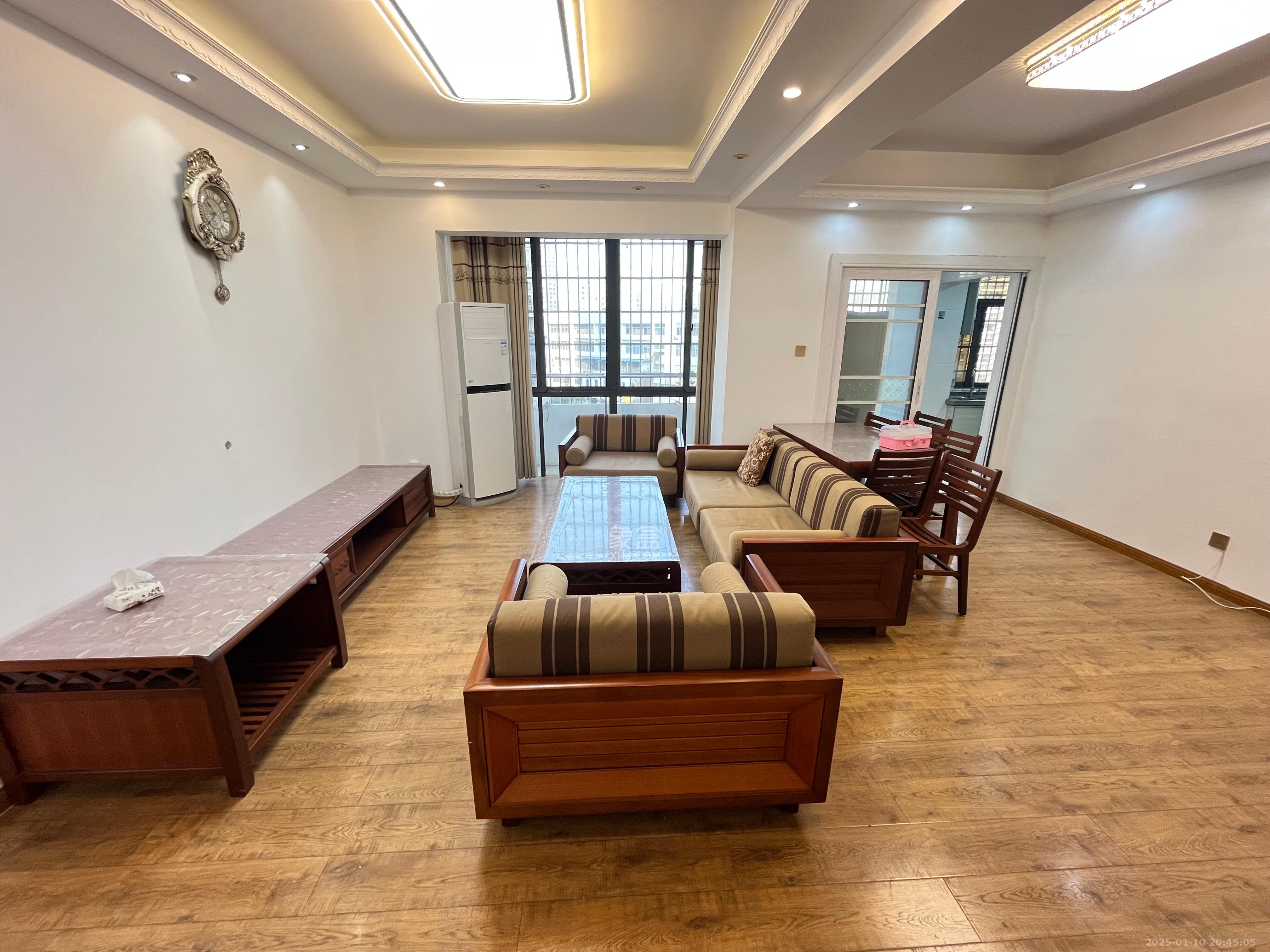 佳辉丽景鑫城  3室2厅2卫    3800.0元/月 佳辉丽景鑫城  3室2厅2卫    3800.0元/月室内图