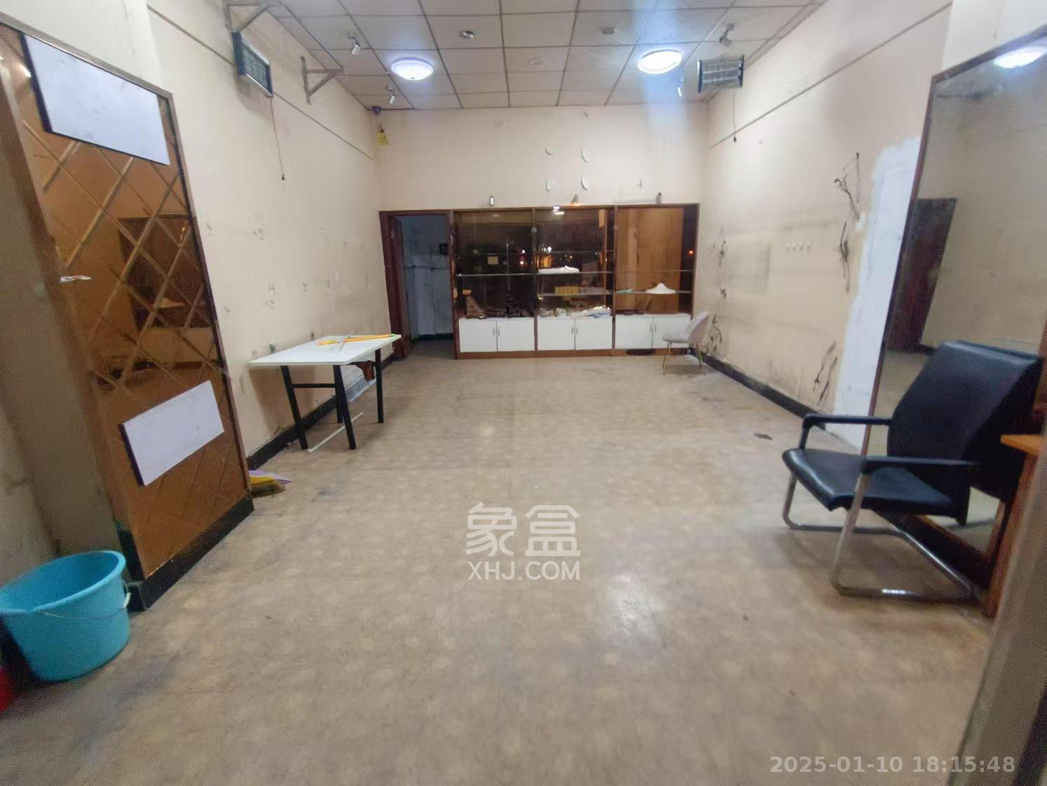 阳光100一期、四五期   50.0㎡      4200.0元/月室内图