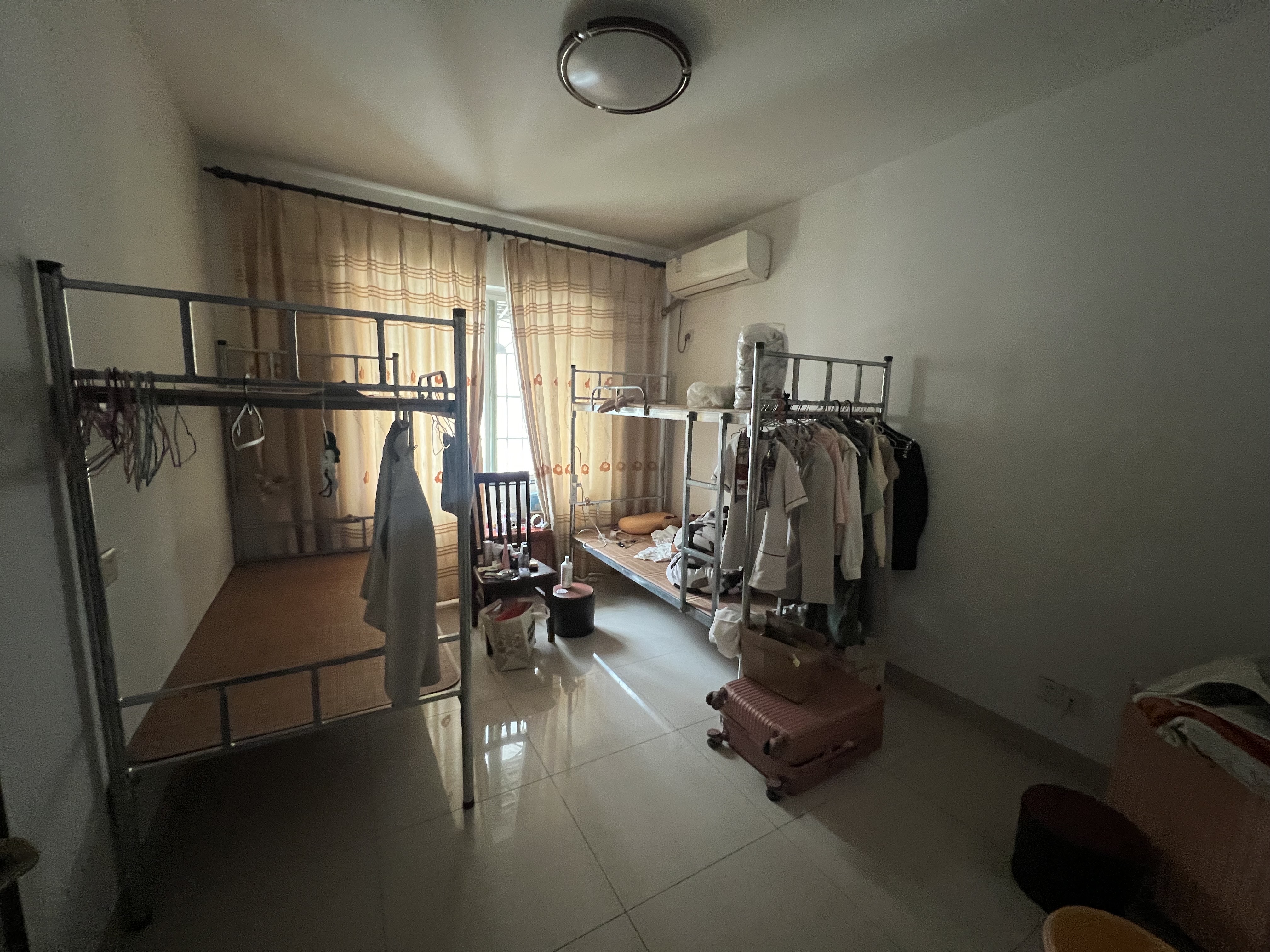 富豪大厦(富豪花园) 3室2厅1卫 130.0万 富豪大厦(富豪花园) 3室2厅1卫 130.0万客厅