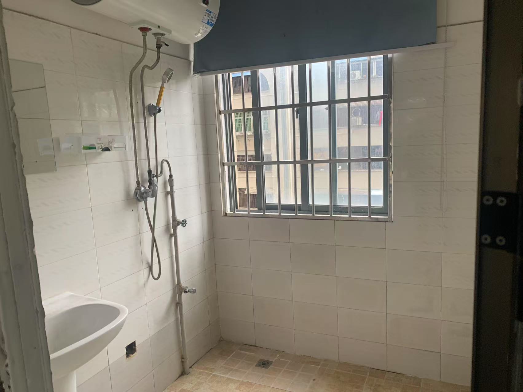 金海广场 4室2厅2卫 3300.0元/月 金海广场 4室2厅2卫 3300.0元/月室内图