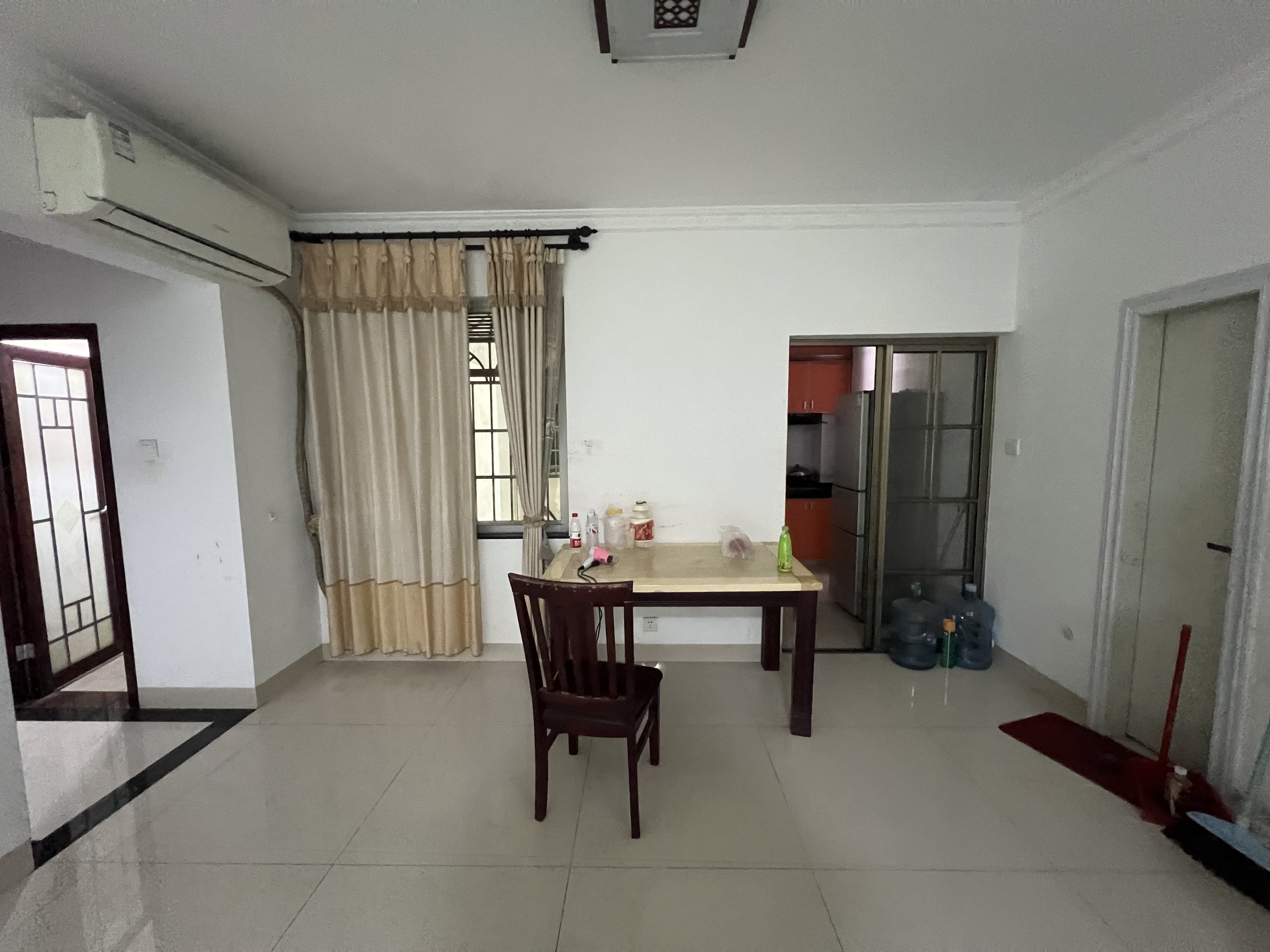 富豪大厦(富豪花园) 3室2厅1卫 130.0万 富豪大厦(富豪花园) 3室2厅1卫 130.0万客厅