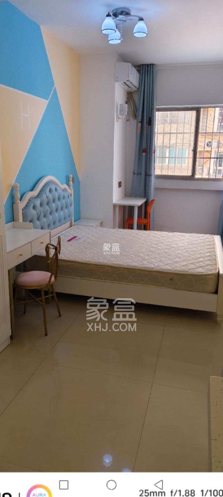 兴汉大厦 1室2厅1卫 1700.0元/月 兴汉大厦 1室2厅1卫 1700.0元/月室内图