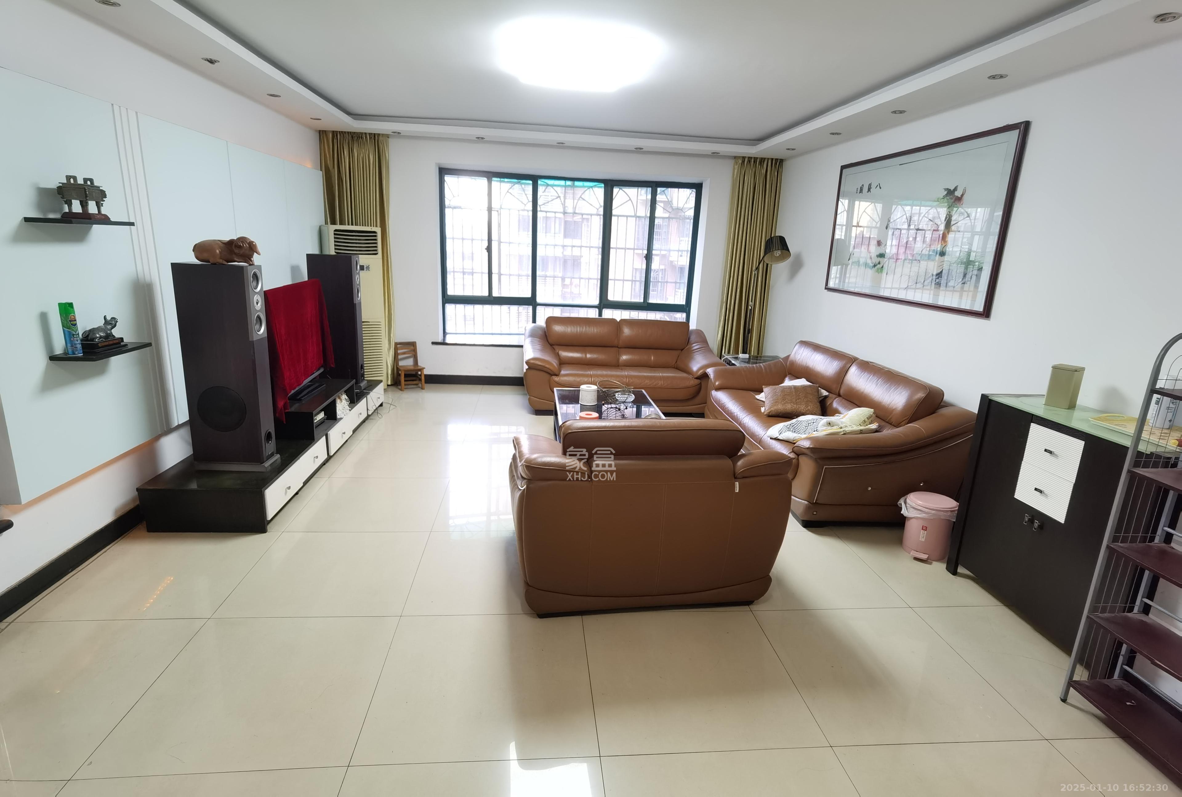 四季阳光花城  4室2厅2卫    4500.0元/月 四季阳光花城  4室2厅2卫    4500.0元/月