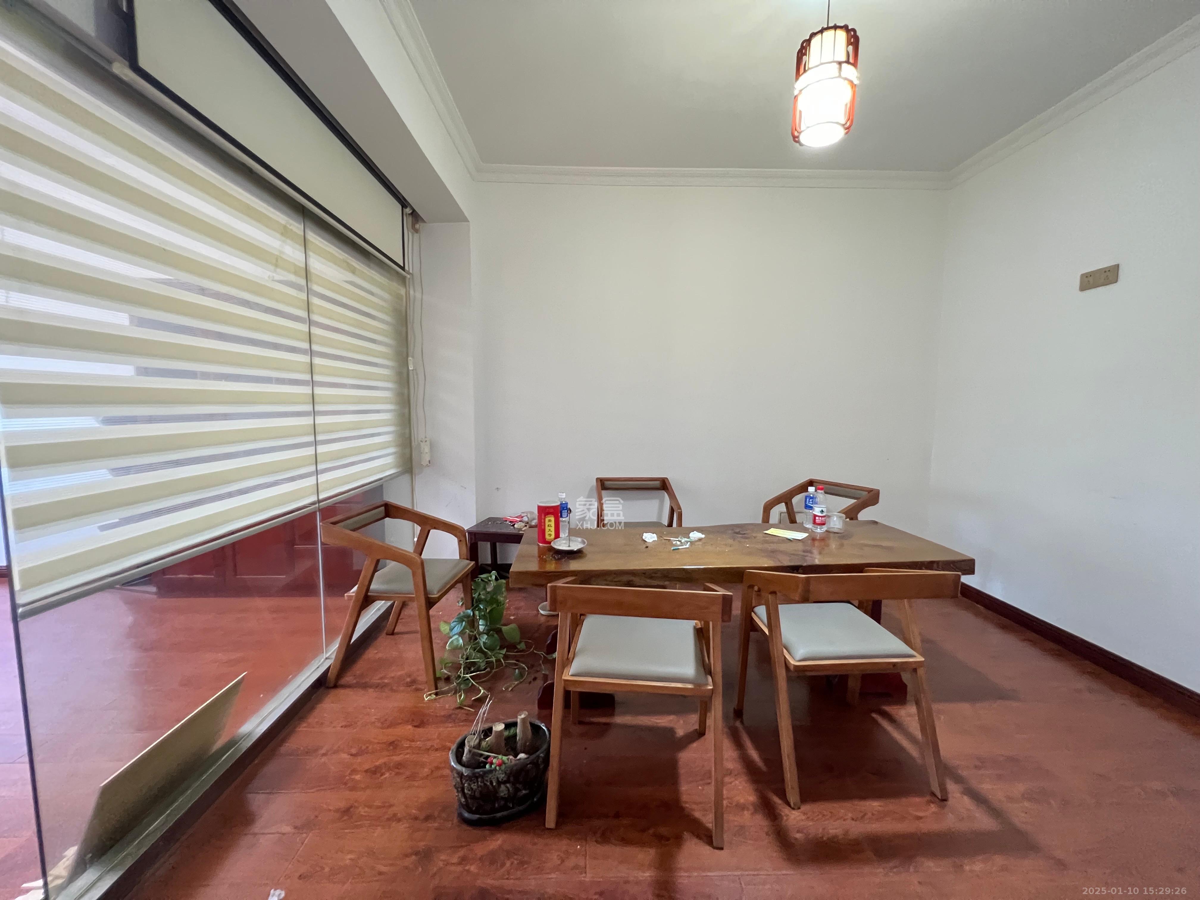 长房中庭国际(东郡华蓉广场) 2室2厅1卫 2600.0元/月 长房中庭国际(东郡华蓉广场) 2室2厅1卫 2600.0元/月室内图