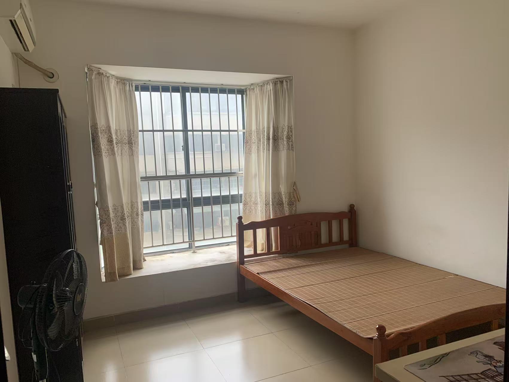 金海广场 4室2厅2卫 3300.0元/月 金海广场 4室2厅2卫 3300.0元/月室内图