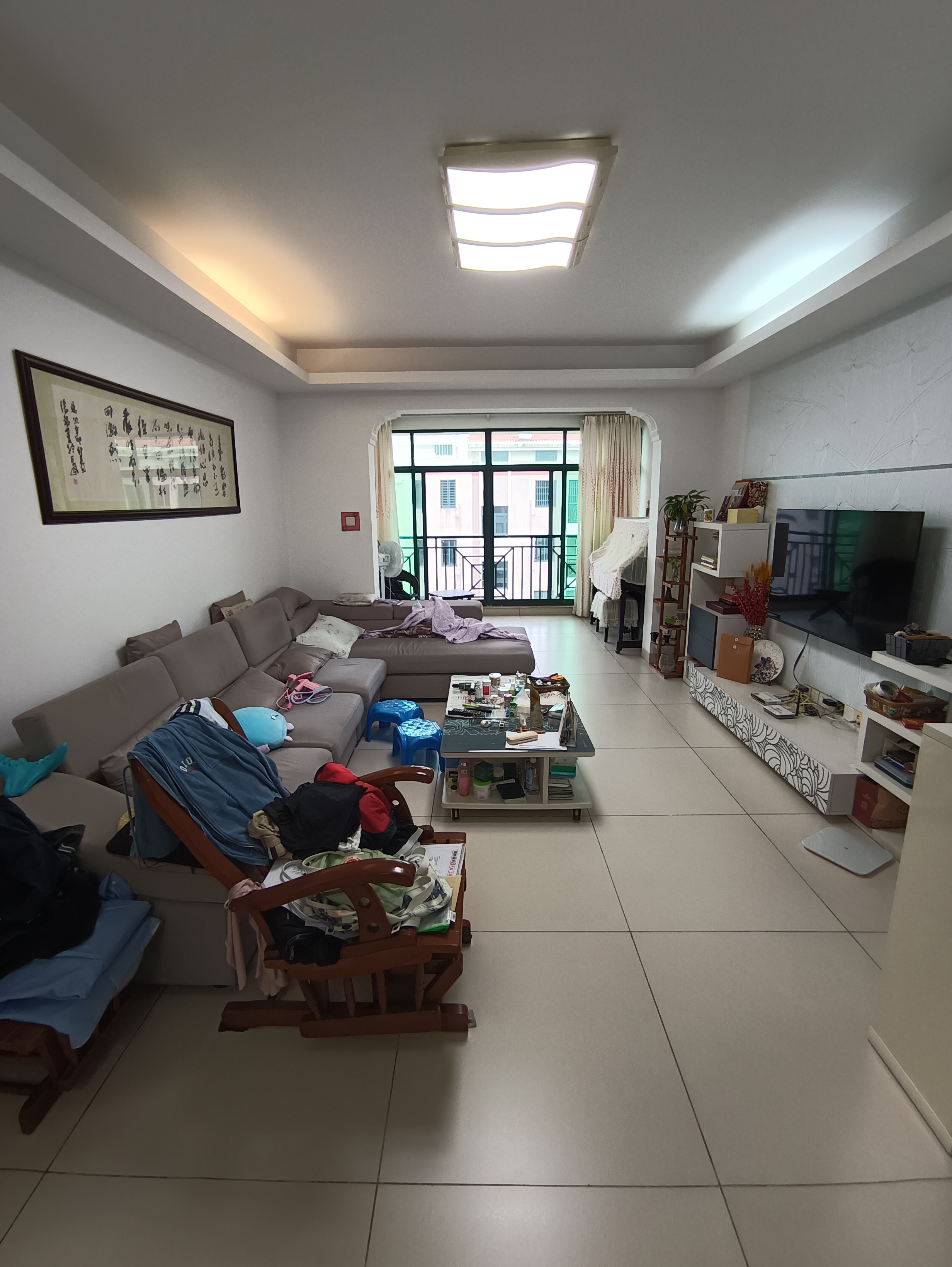 金海雅苑 4室2厅3卫 165.0万 金海雅苑 4室2厅3卫 165.0万客厅