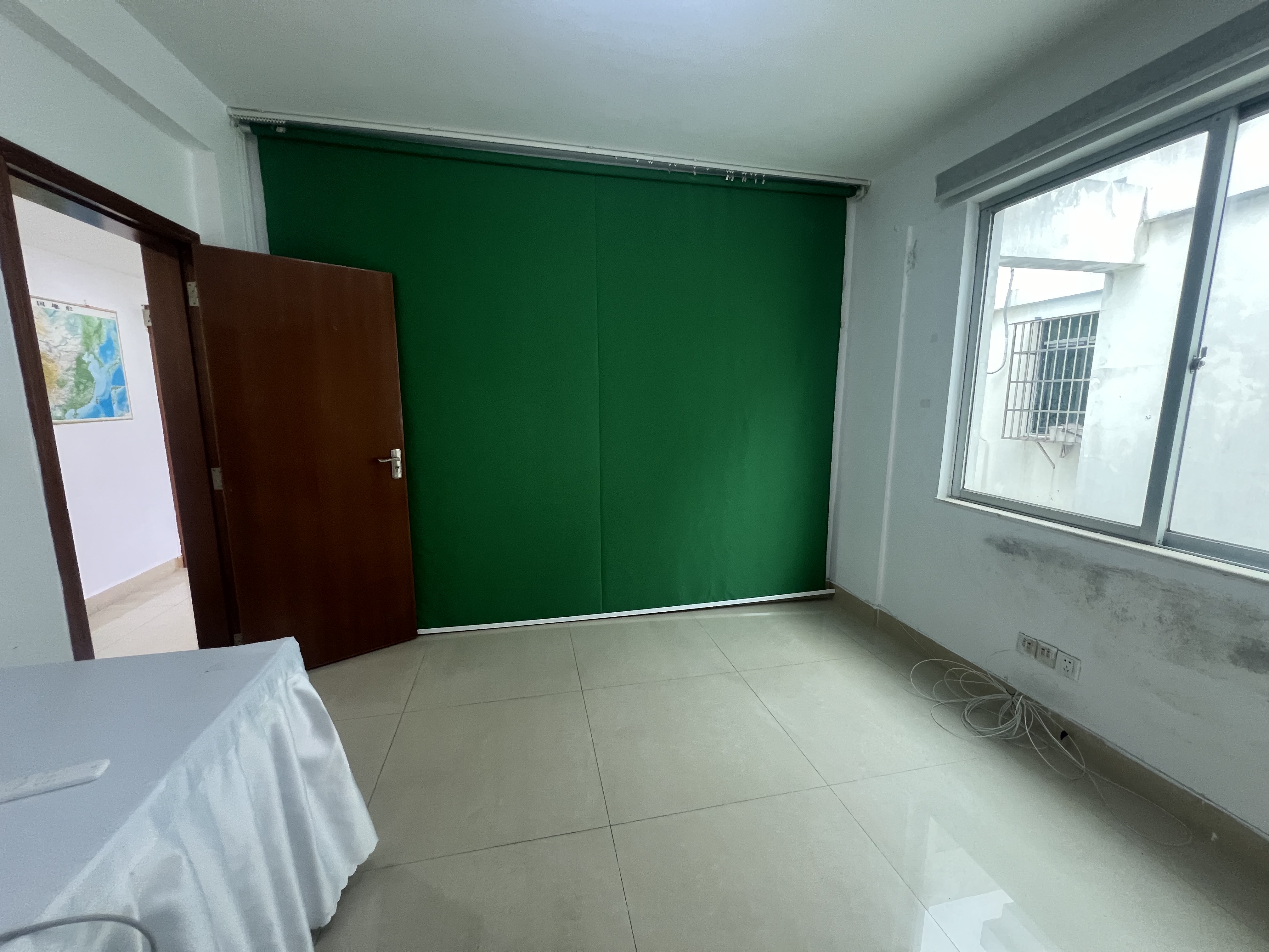 富豪大厦(富豪花园) 3室2厅2卫 150.0万 富豪大厦(富豪花园) 3室2厅2卫 150.0万客厅