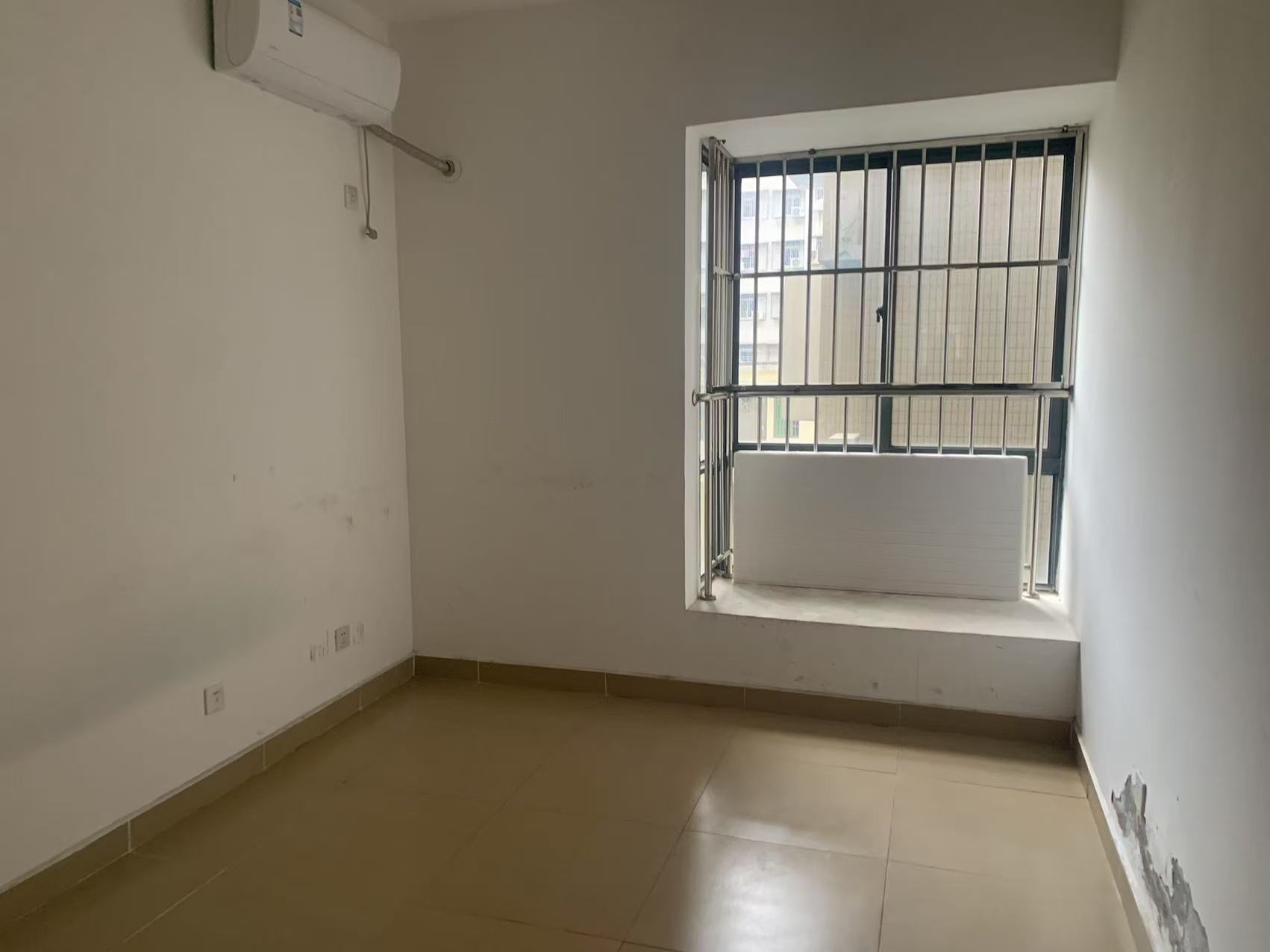 金海广场 4室2厅2卫 3300.0元/月 金海广场 4室2厅2卫 3300.0元/月室内图