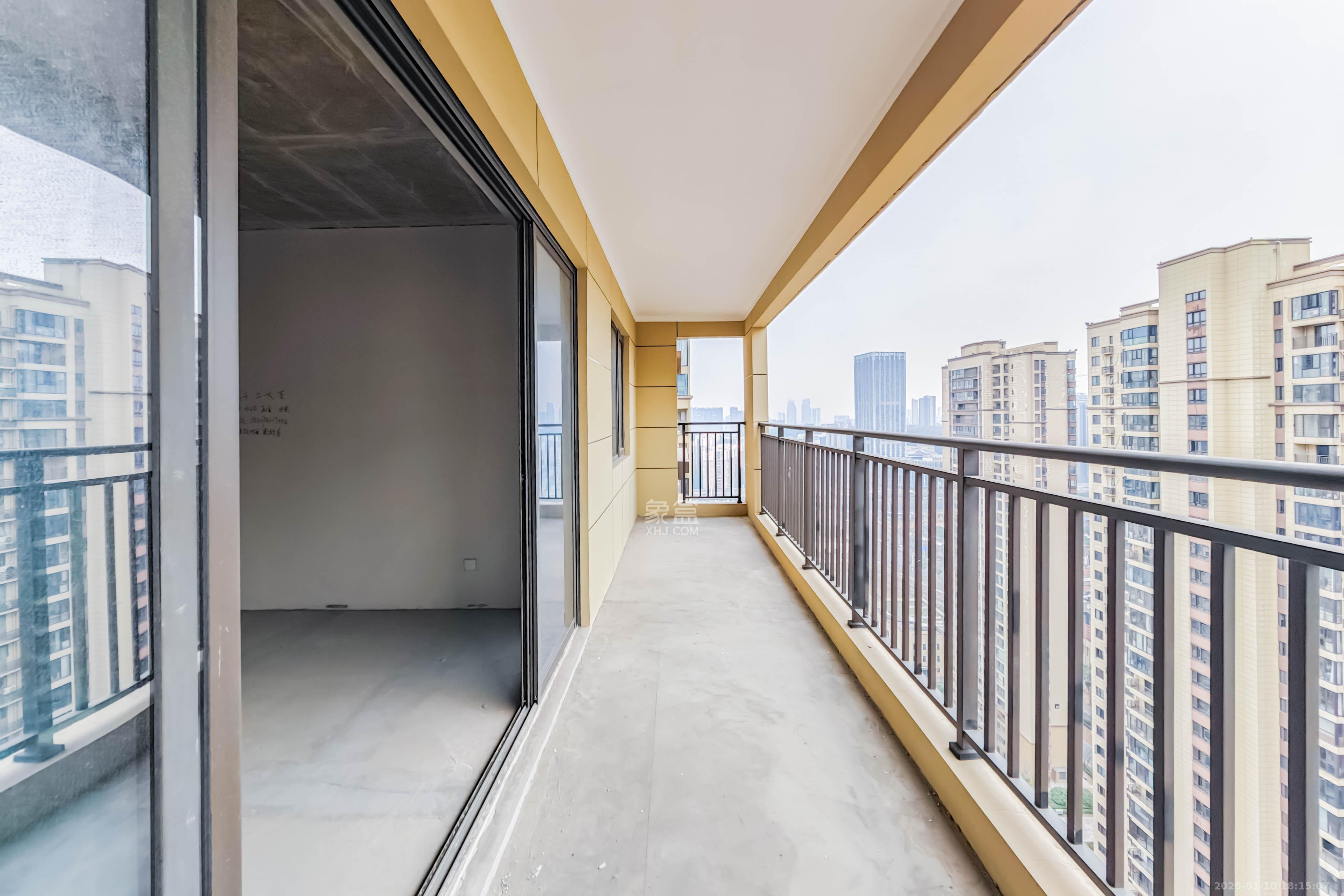 世茂璀璨天城 4室2厅3卫 2200.0元/月 世茂璀璨天城 4室2厅3卫 2200.0元/月室内图