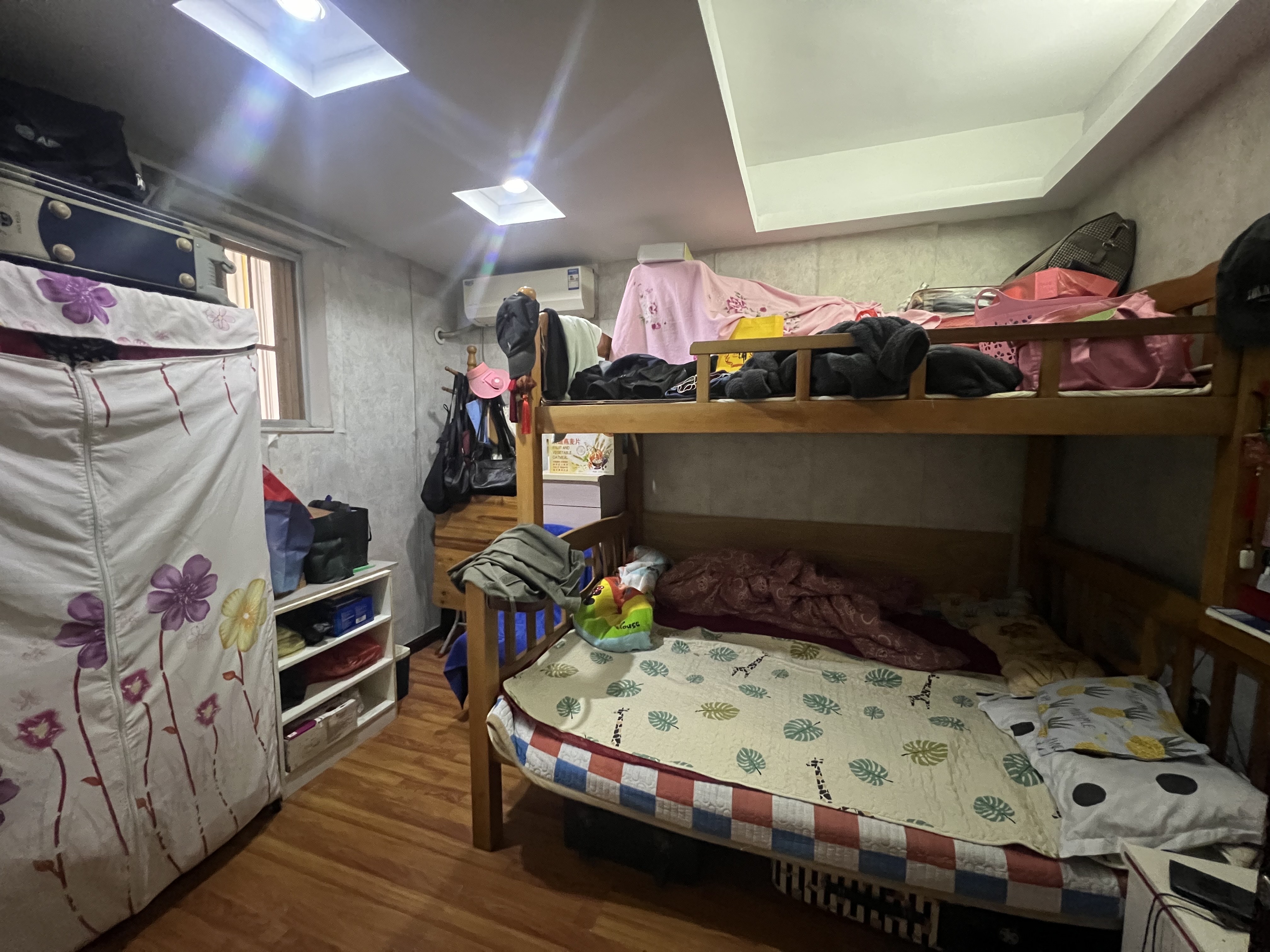 富豪大厦(富豪花园) 3室2厅1卫 105.0万 富豪大厦(富豪花园) 3室2厅1卫 105.0万客厅