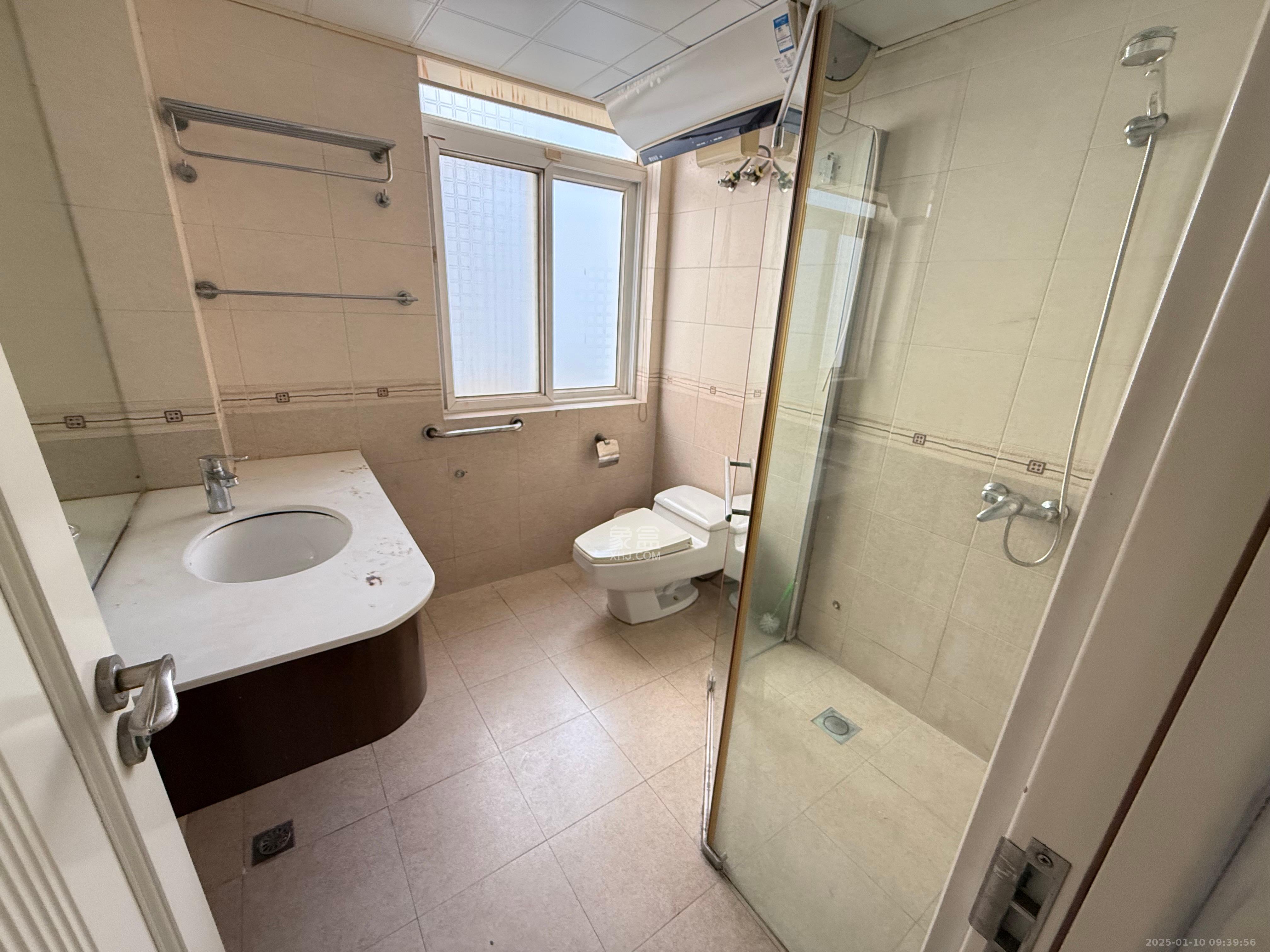 惠泽园 5室2厅2卫 6500.0元/月 惠泽园 5室2厅2卫 6500.0元/月室内图