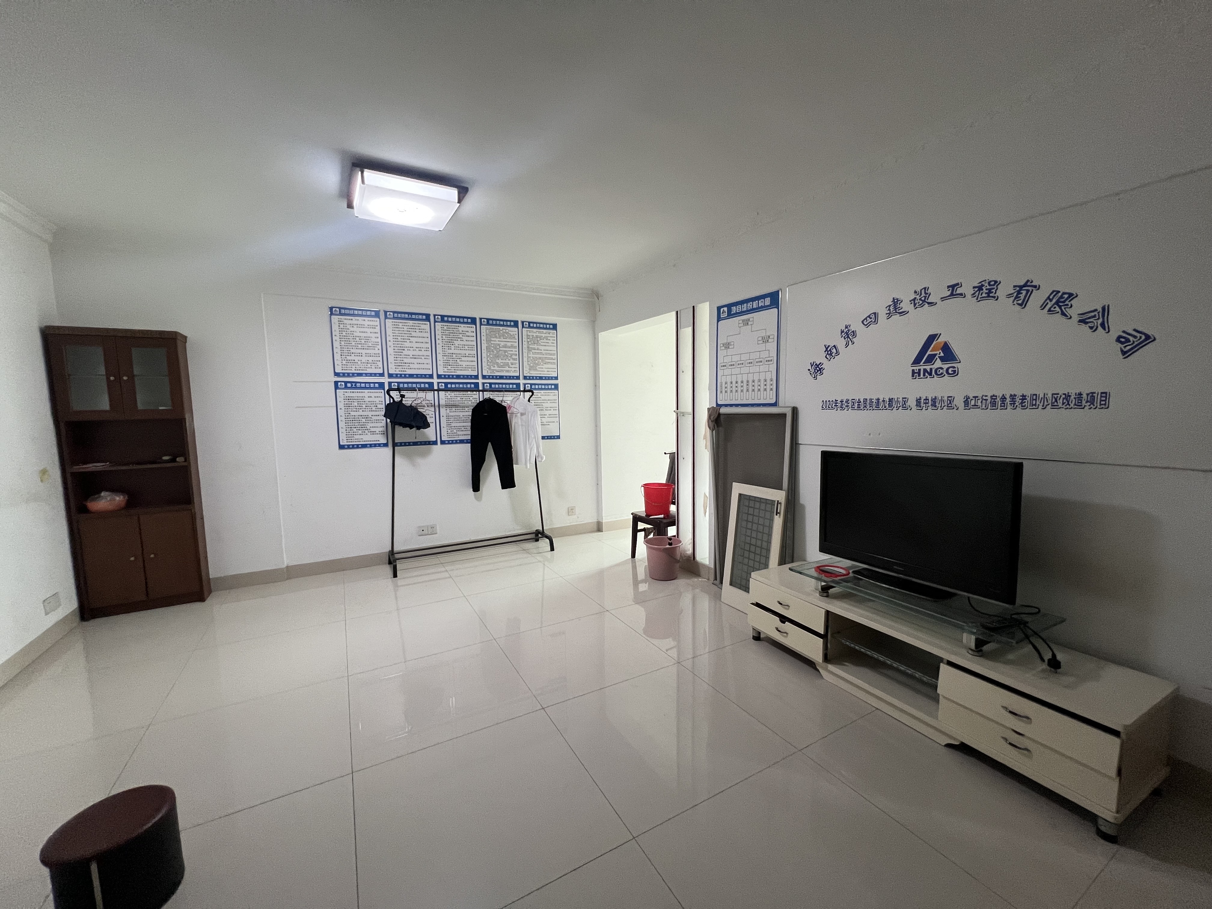 富豪大厦(富豪花园) 3室2厅1卫 130.0万 富豪大厦(富豪花园) 3室2厅1卫 130.0万客厅