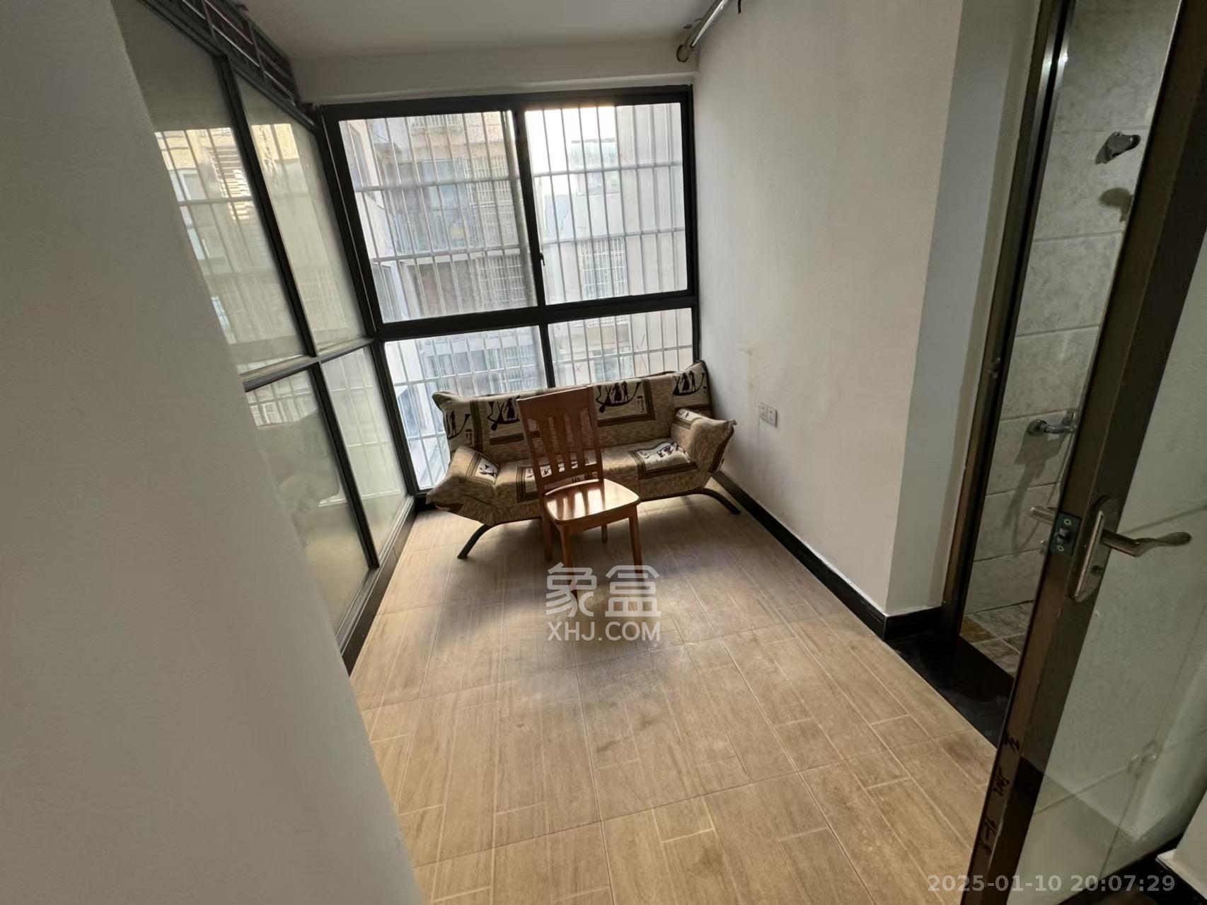 江河东澜湾 3室2厅1卫 2300.0元/月 江河东澜湾 3室2厅1卫 2300.0元/月室内图