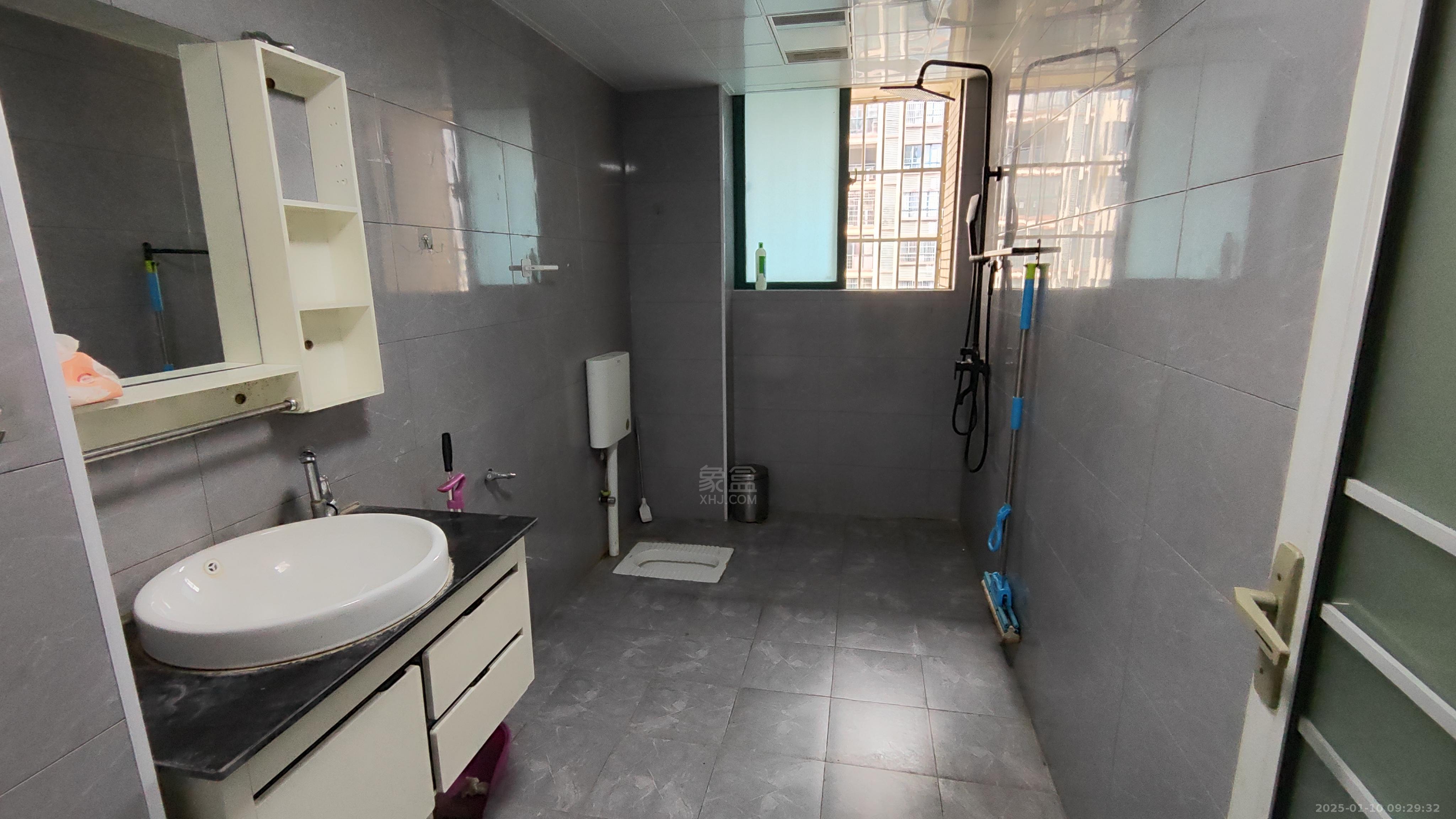 湖景名城 3室2厅2卫 1800.0元/月 湖景名城 3室2厅2卫 1800.0元/月室内图