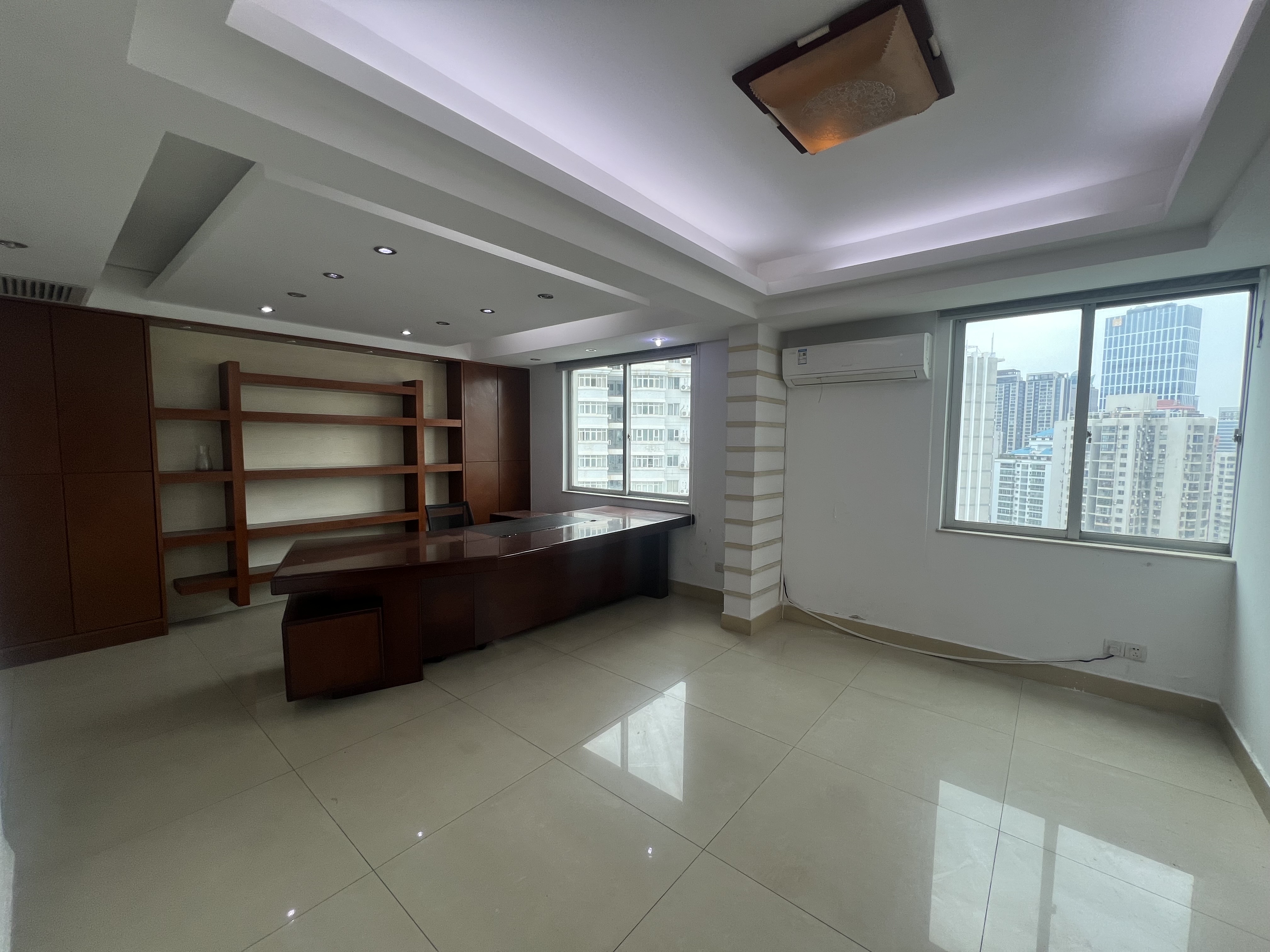 富豪大厦(富豪花园) 3室2厅2卫 150.0万 富豪大厦(富豪花园) 3室2厅2卫 150.0万客厅