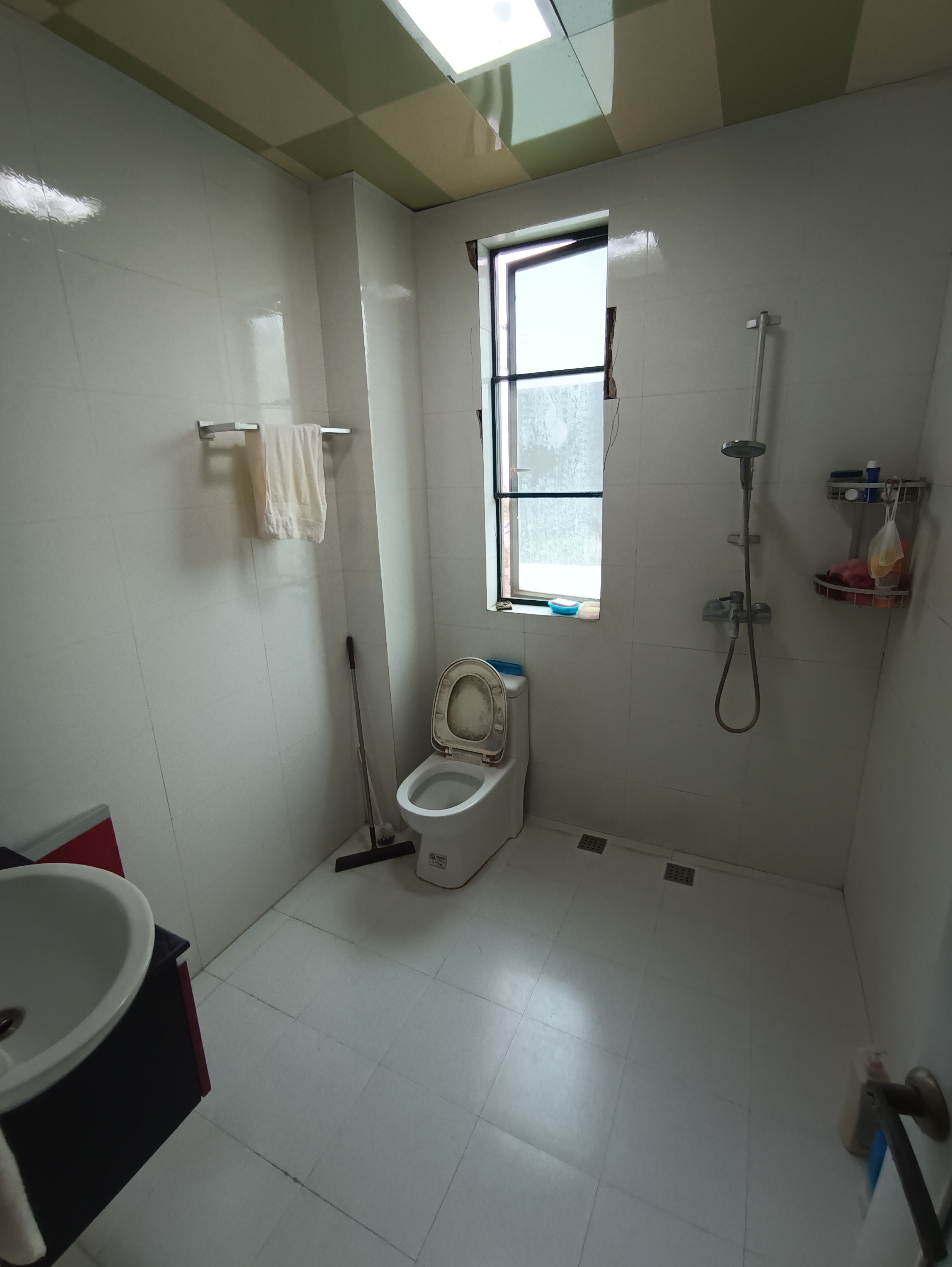 金海雅苑 4室2厅3卫 165.0万 金海雅苑 4室2厅3卫 165.0万卫生间