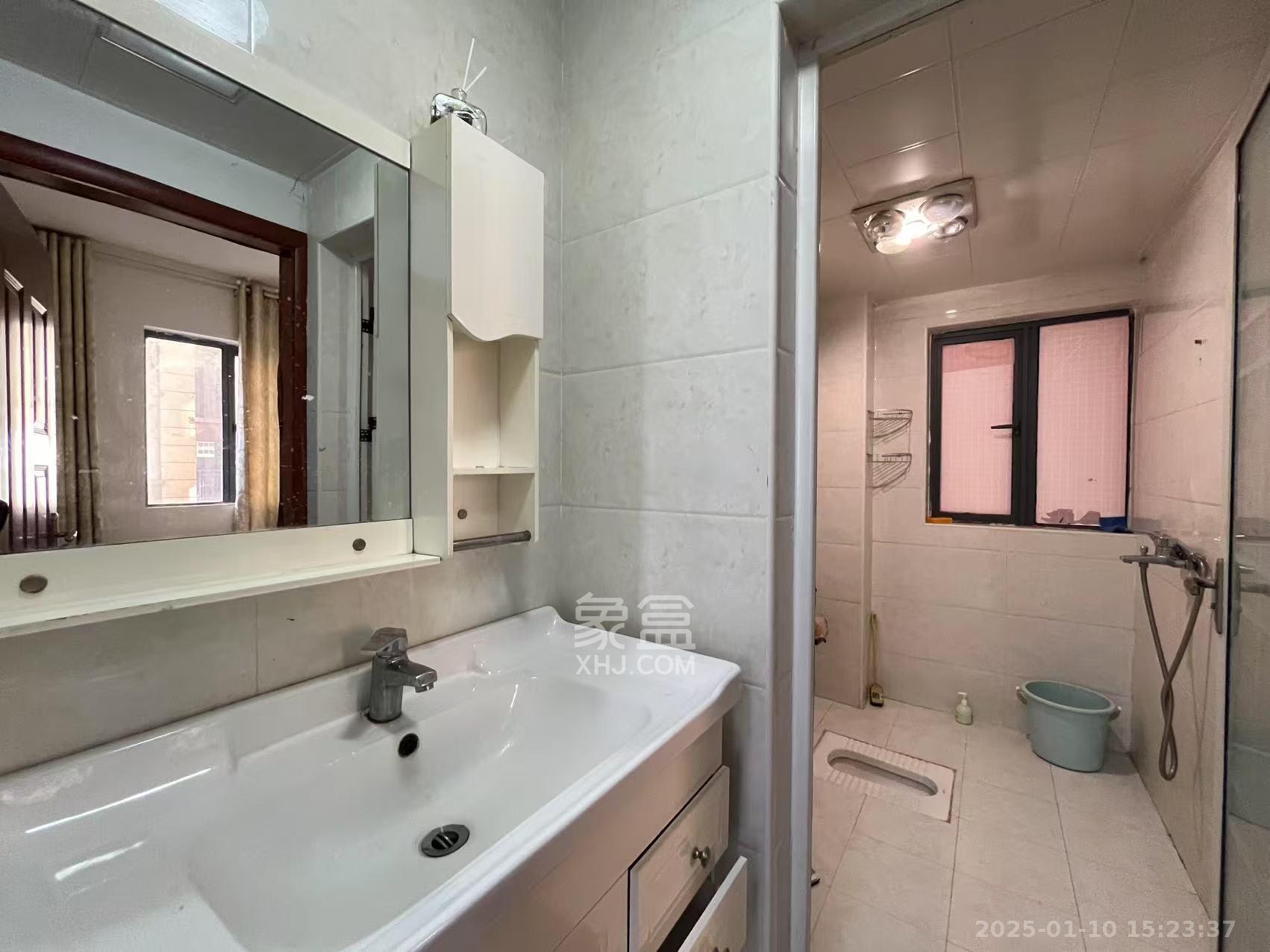 荣盛花语书苑 3室2厅1卫 3200.0元/月 荣盛花语书苑 3室2厅1卫 3200.0元/月室内图