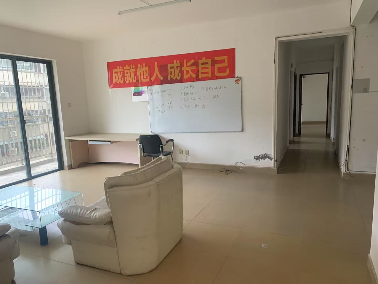 金海广场 4室2厅2卫 3300.0元/月 金海广场 4室2厅2卫 3300.0元/月室内图