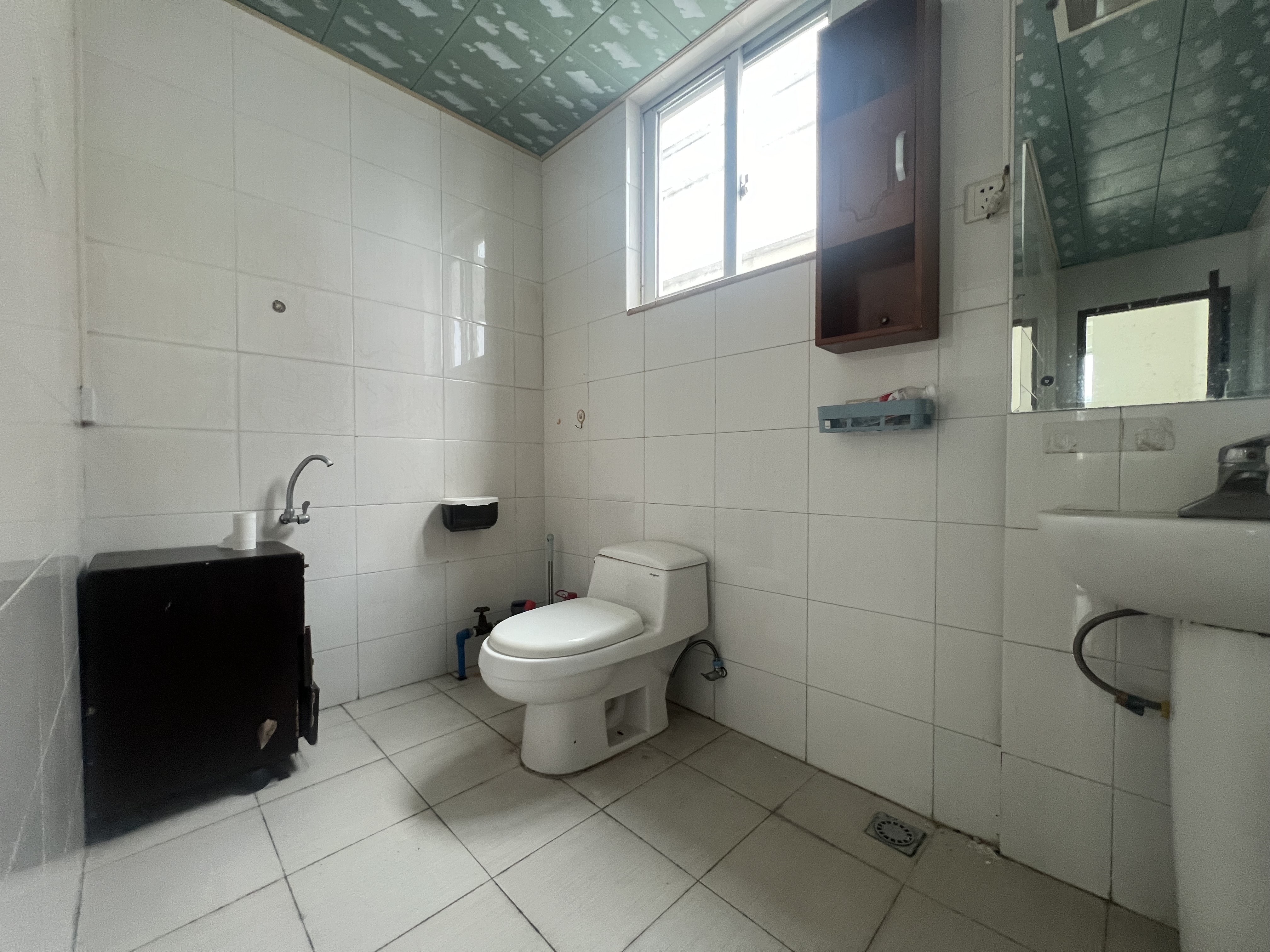 富豪大厦(富豪花园) 3室2厅2卫 150.0万 富豪大厦(富豪花园) 3室2厅2卫 150.0万客厅