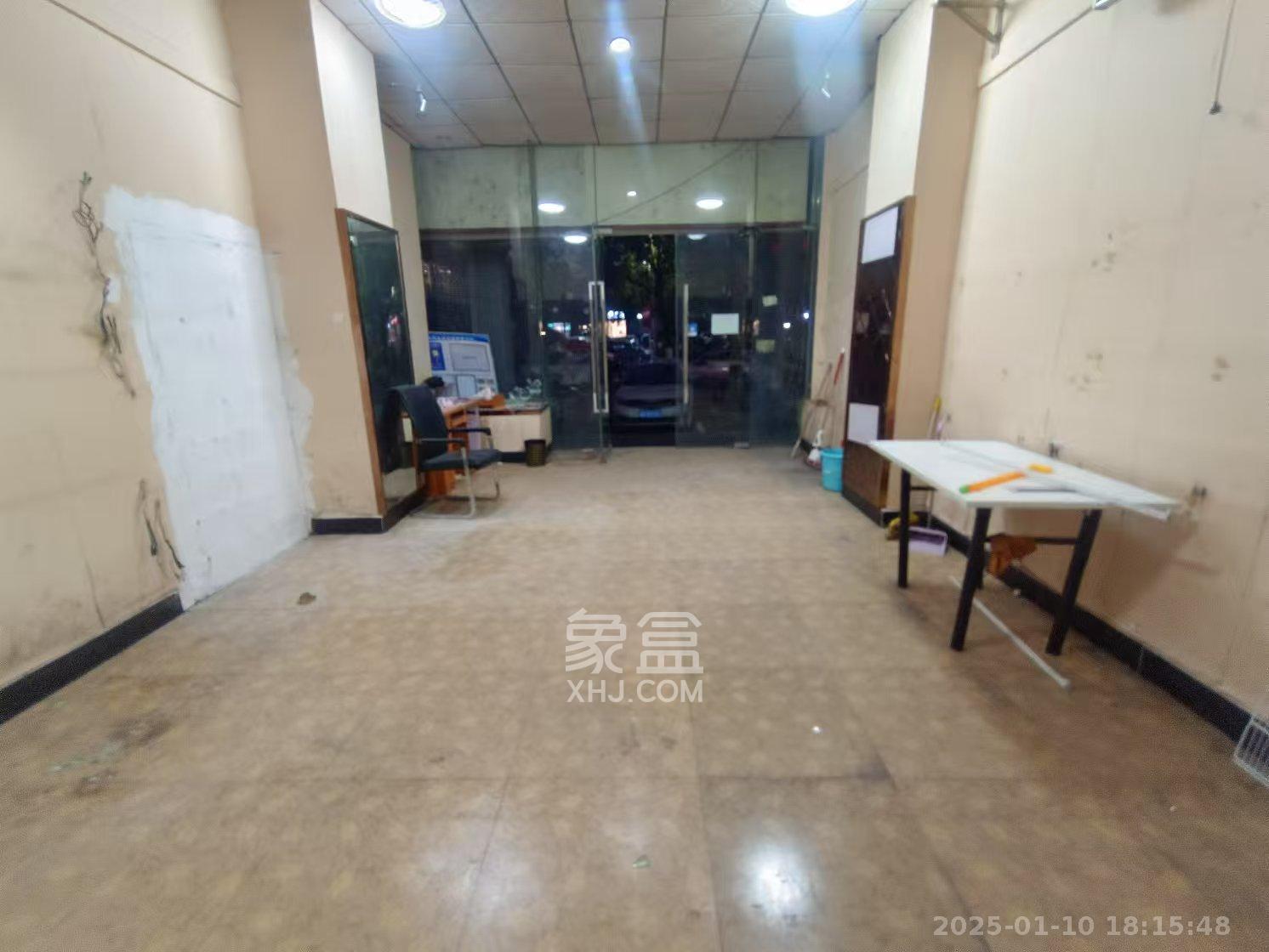 阳光100一期、四五期   50.0㎡      4200.0元/月室内图