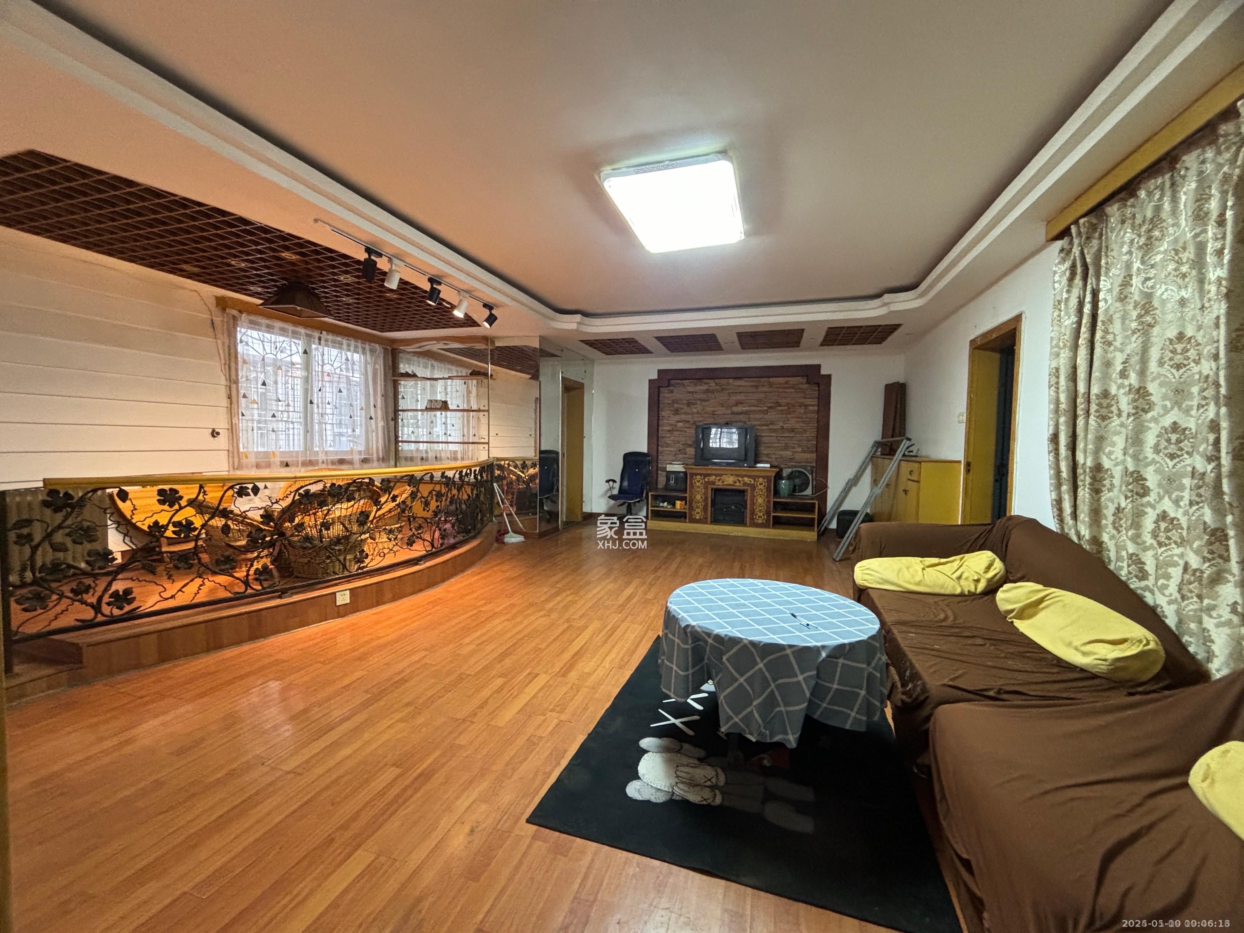 天龙花园 3室2厅2卫 2380.0元/月 天龙花园 3室2厅2卫 2380.0元/月室内图